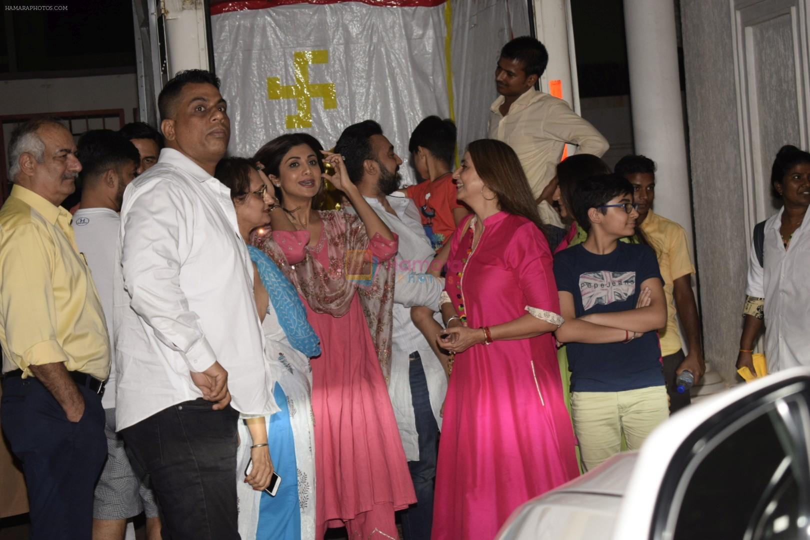 Shilpa Shetty ,Raj Kundra bring Ganesha Home in Juhu on 12th Sept 2018