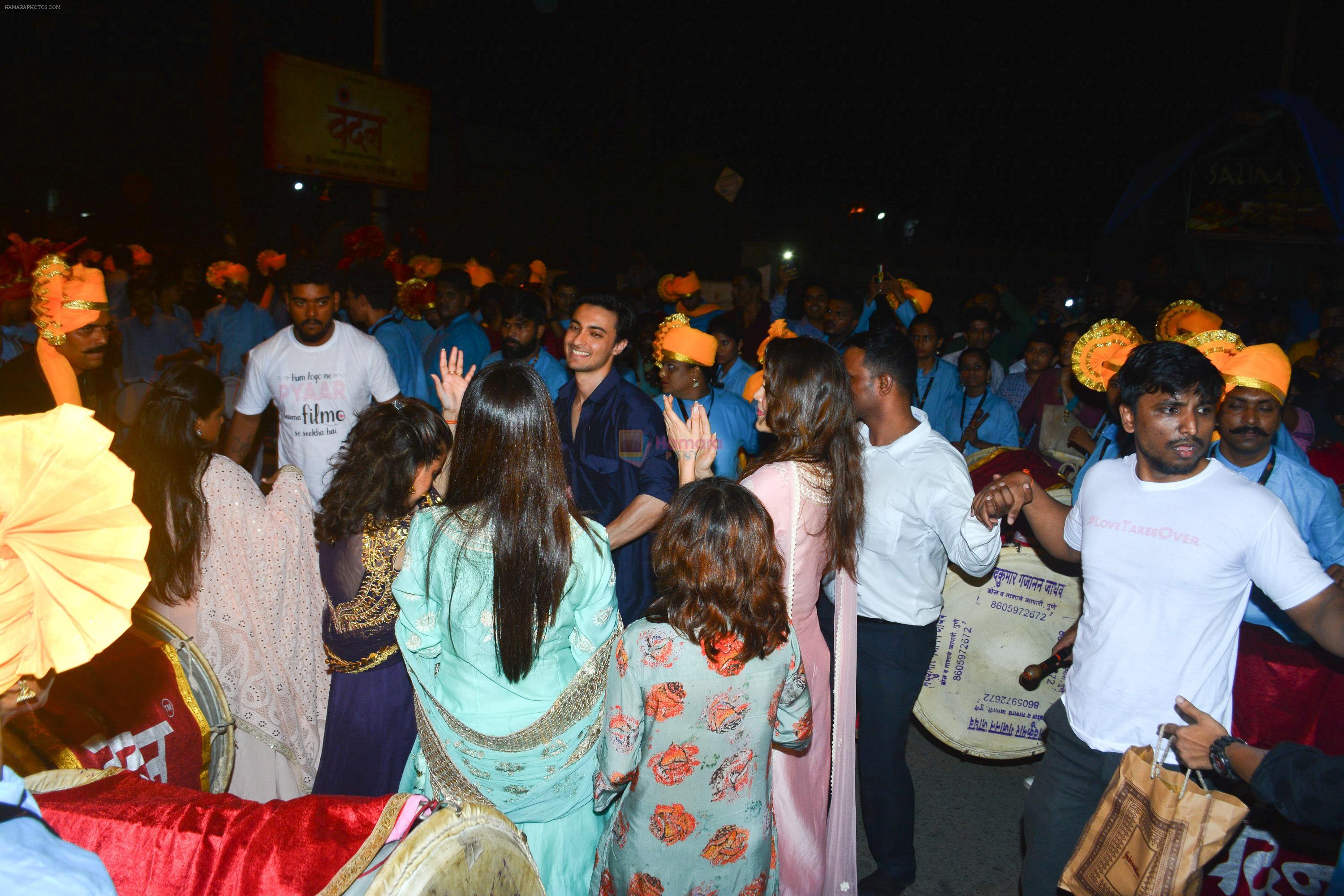 Aayush Sharma at Arpita Khan's Ganpati Immersion at bandra on 14th Sept 2018
