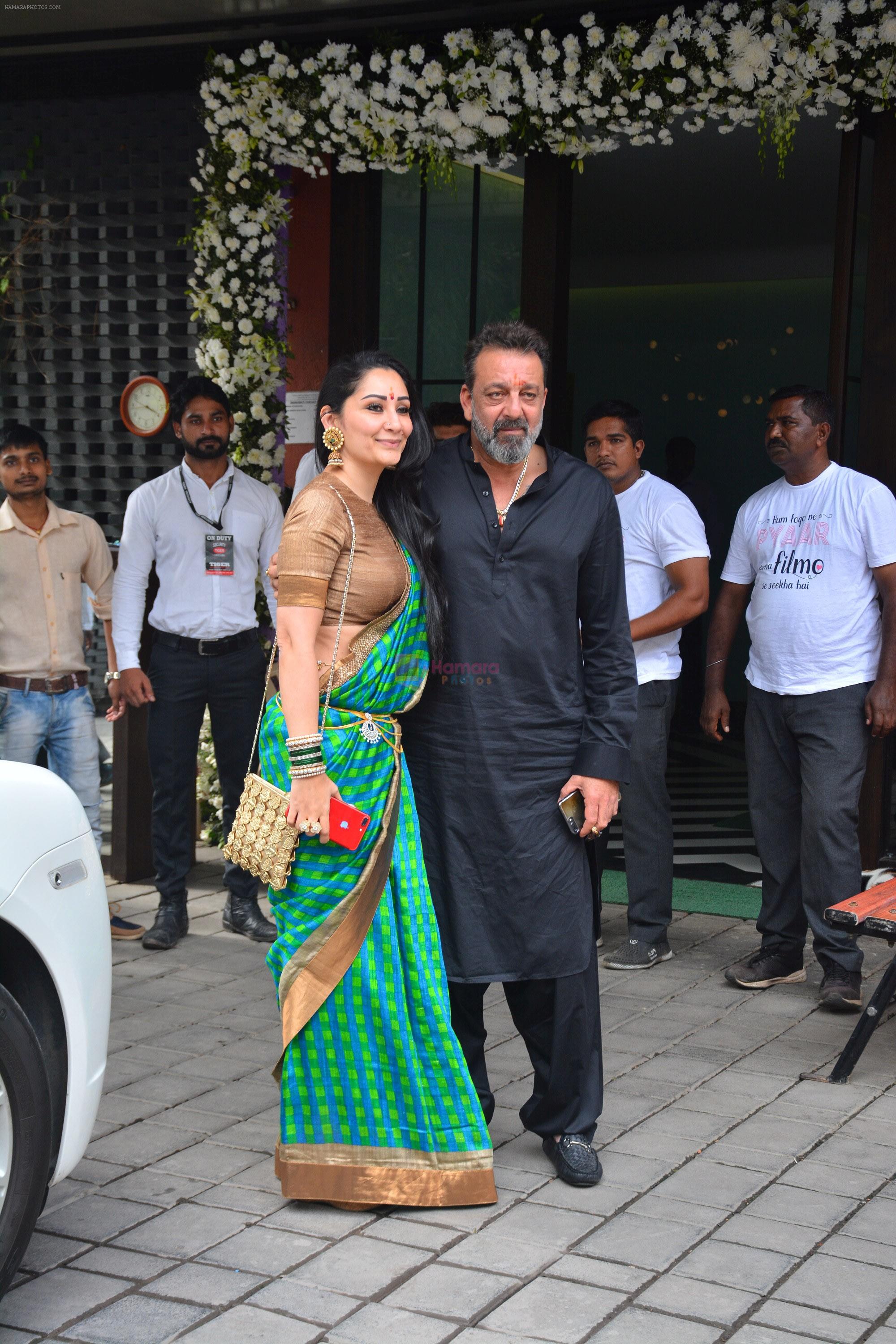 Manyata Dutt, Sanjay Dutt  at Arpita Khan's Ganpati Immersion at bandra on 14th Sept 2018