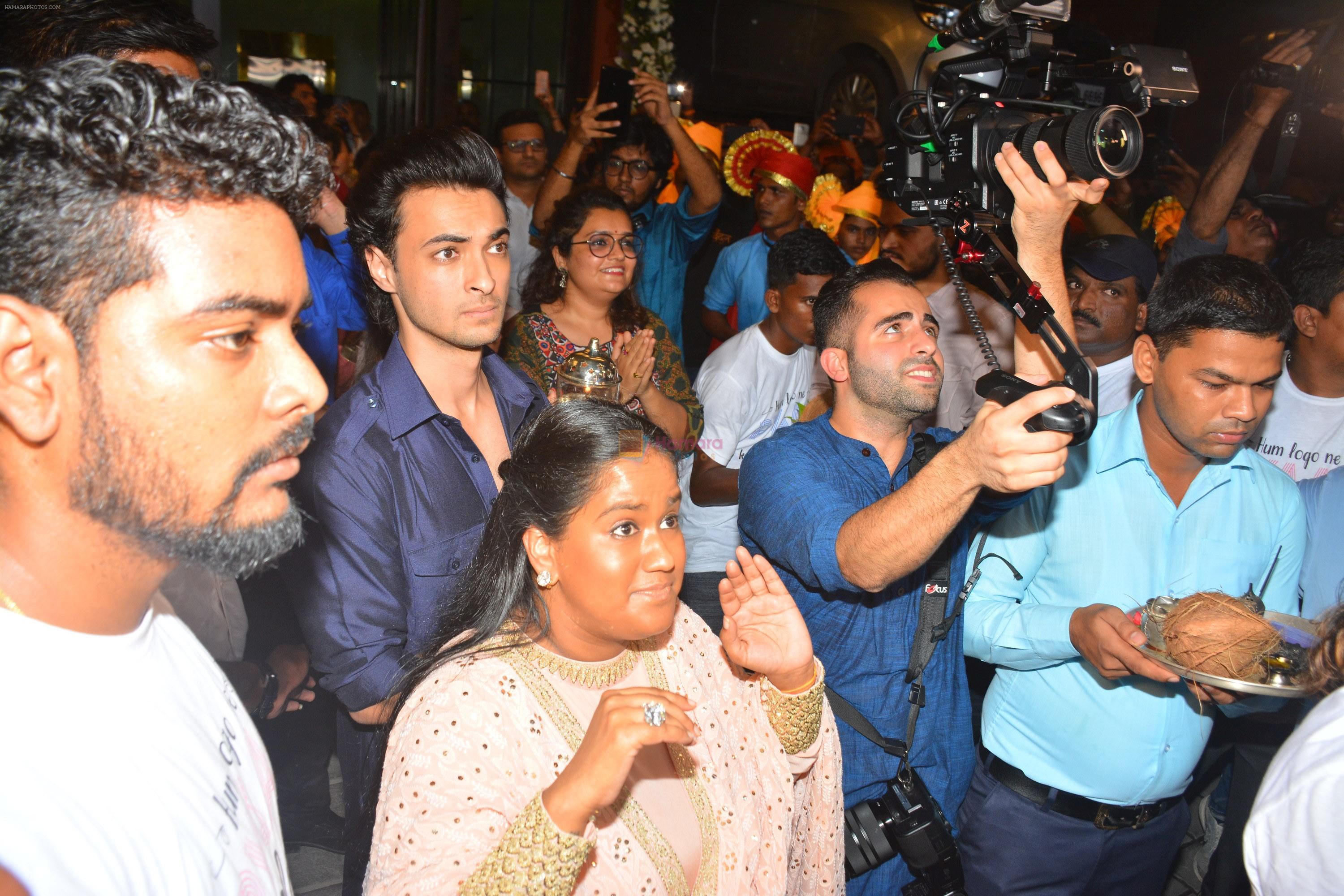 Aayush Sharma at Arpita Khan's Ganpati Immersion at bandra on 14th Sept 2018