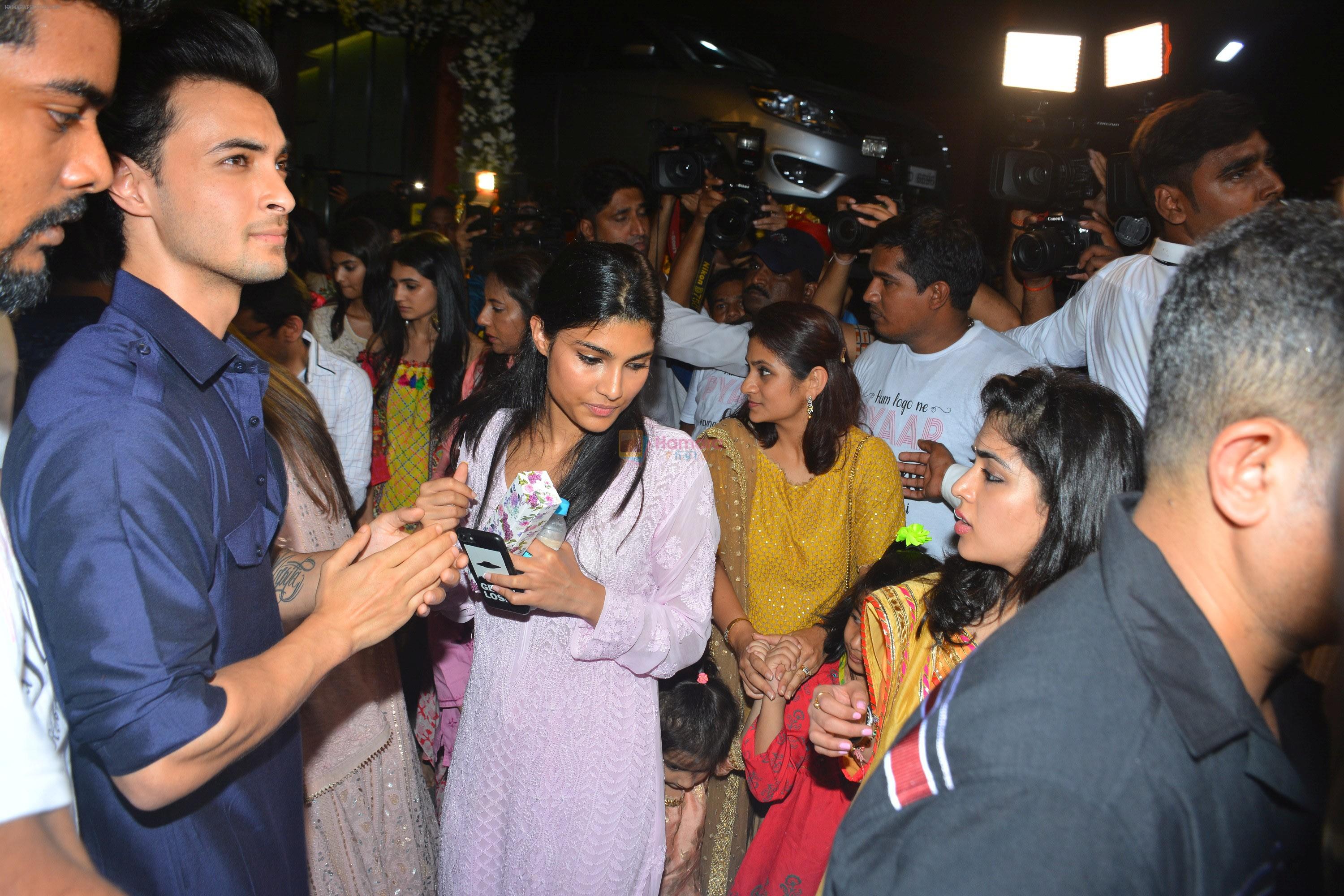 Aayush Sharma at Arpita Khan's Ganpati Immersion at bandra on 14th Sept 2018