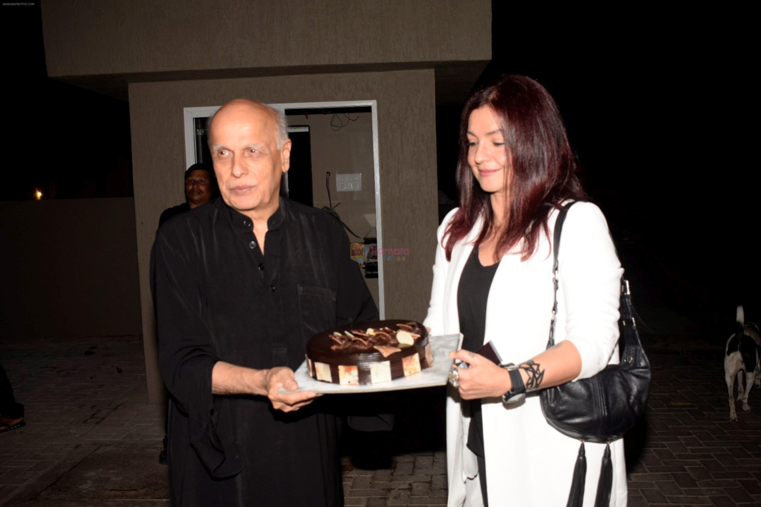 Pooja Bhatt at Mahesh Bhatt's birthday celebration in juhu on 20th Sept 2018