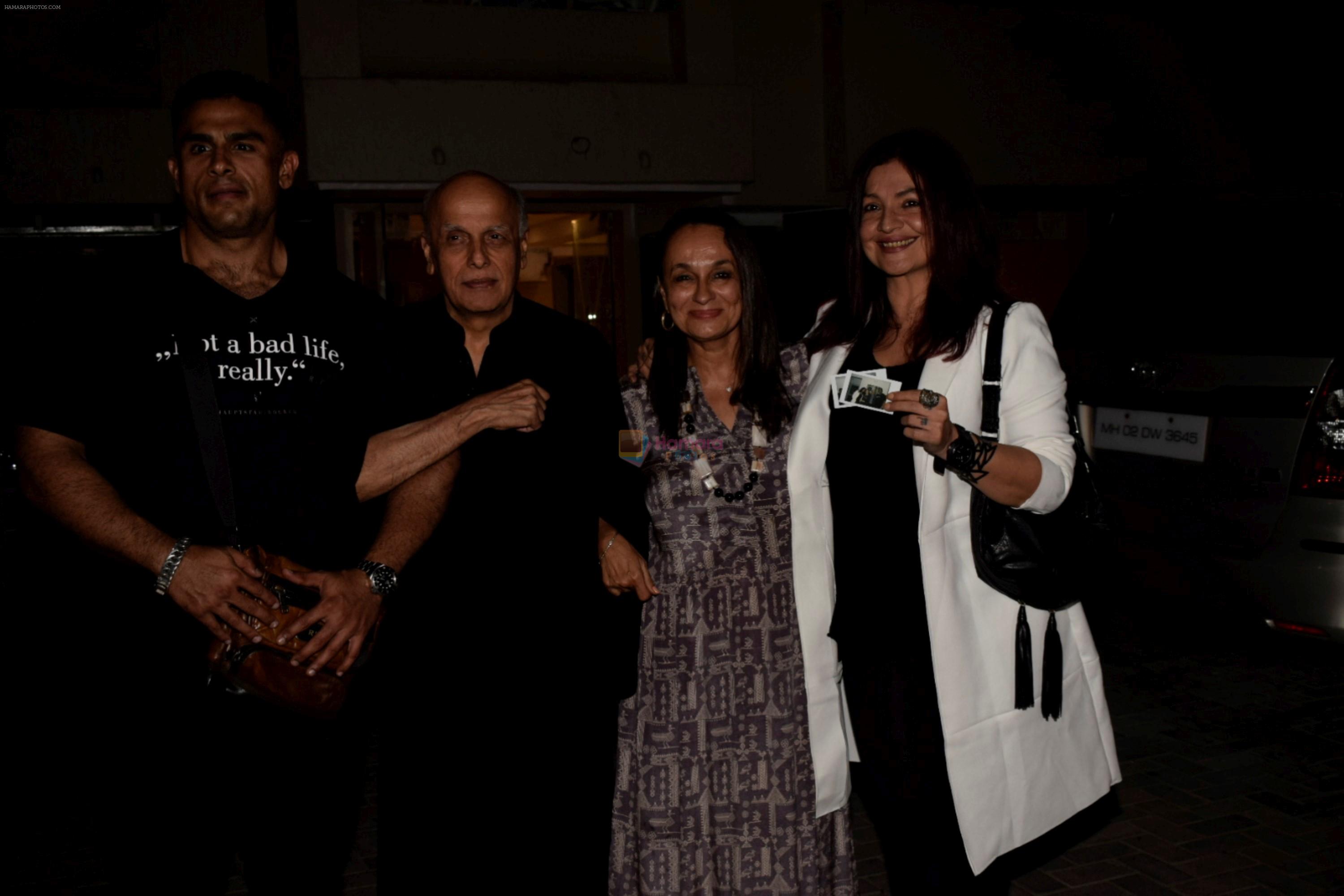 Alia Bhatt, Pooja Bhatt, Rahul Bhatt at Mahesh Bhatt's birthday celebration in juhu on 20th Sept 2018