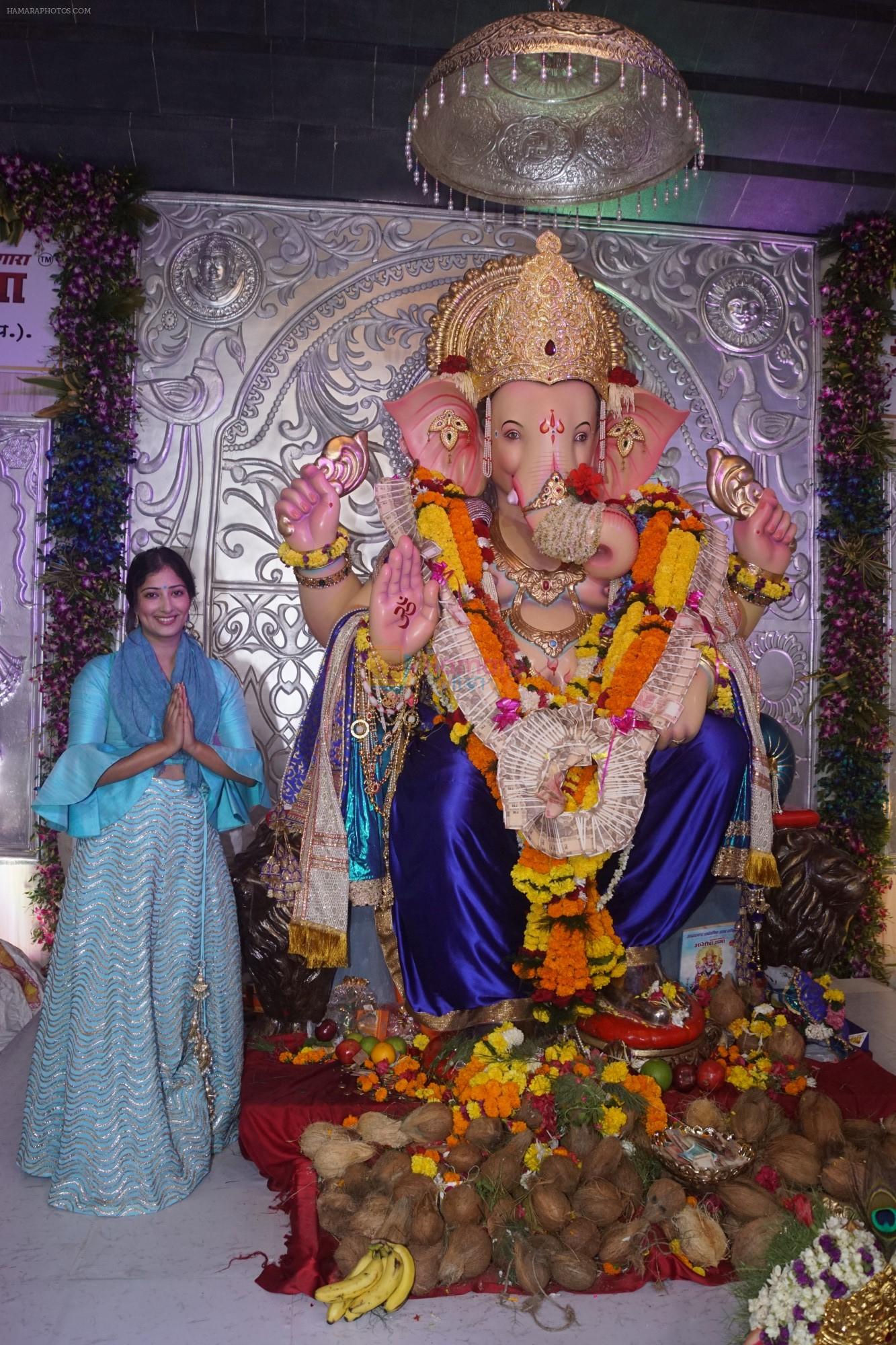 Niharica Raizada Visited Andheri Cha Raja to Receive Bappa's blessing for her upcoming Project on 20th Sept 2018