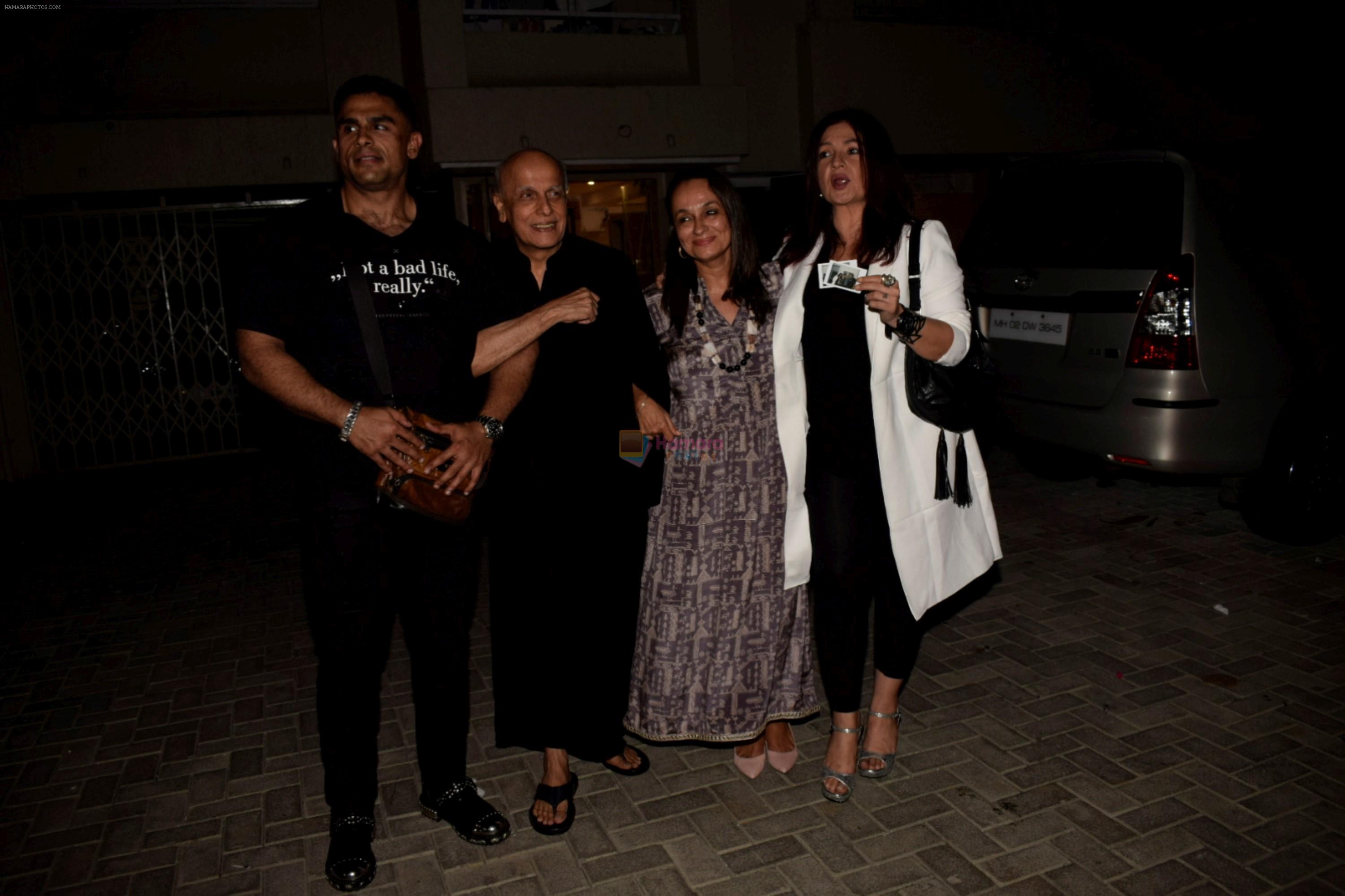 Alia Bhatt, Pooja Bhatt, Rahul Bhatt at Mahesh Bhatt's birthday celebration in juhu on 20th Sept 2018