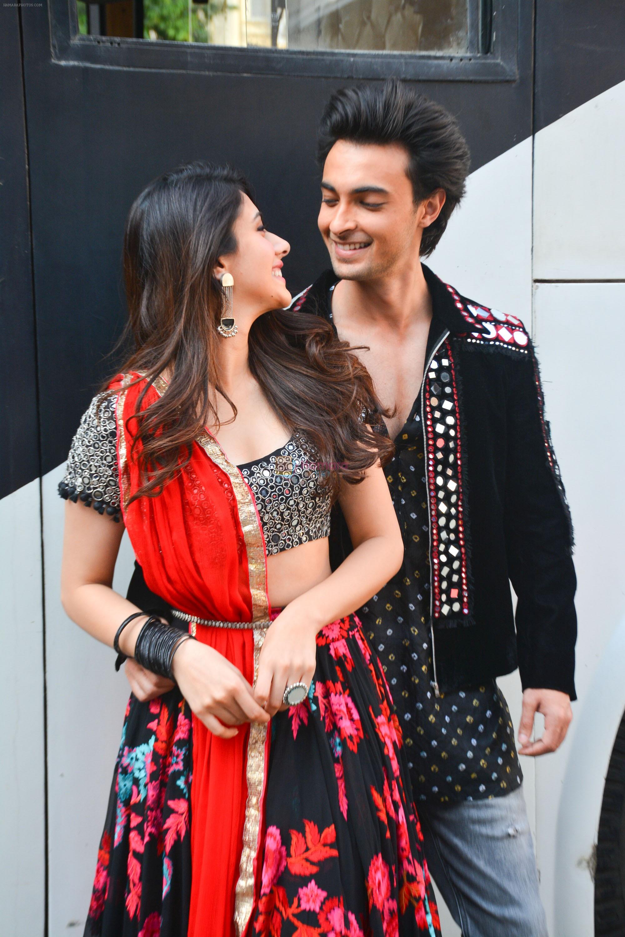 Aayush Sharma, Warina Hussain At Mehboob Studio In Bandra on 23rd Sept 2018