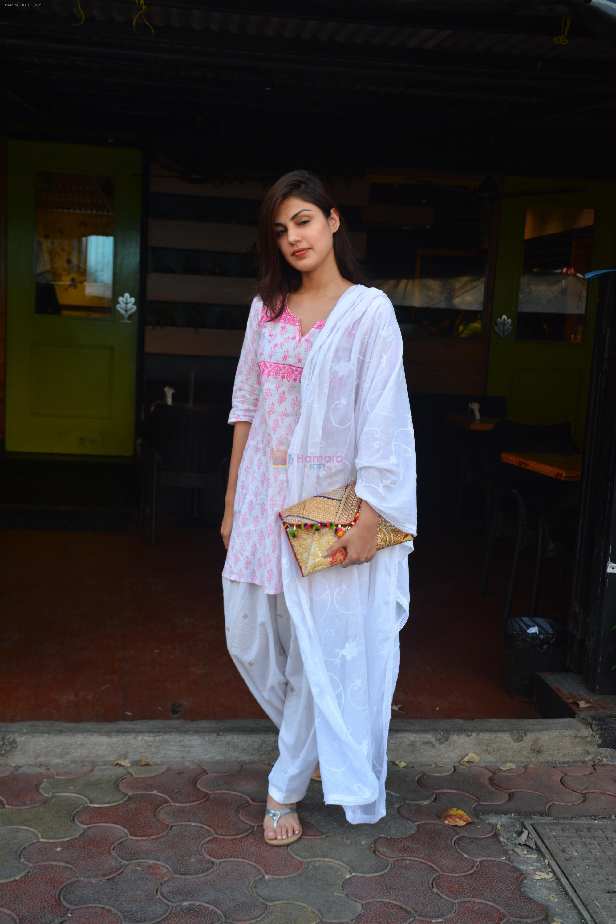Rhea Chakraborty spotted at Bandra on 25th Sept 2018