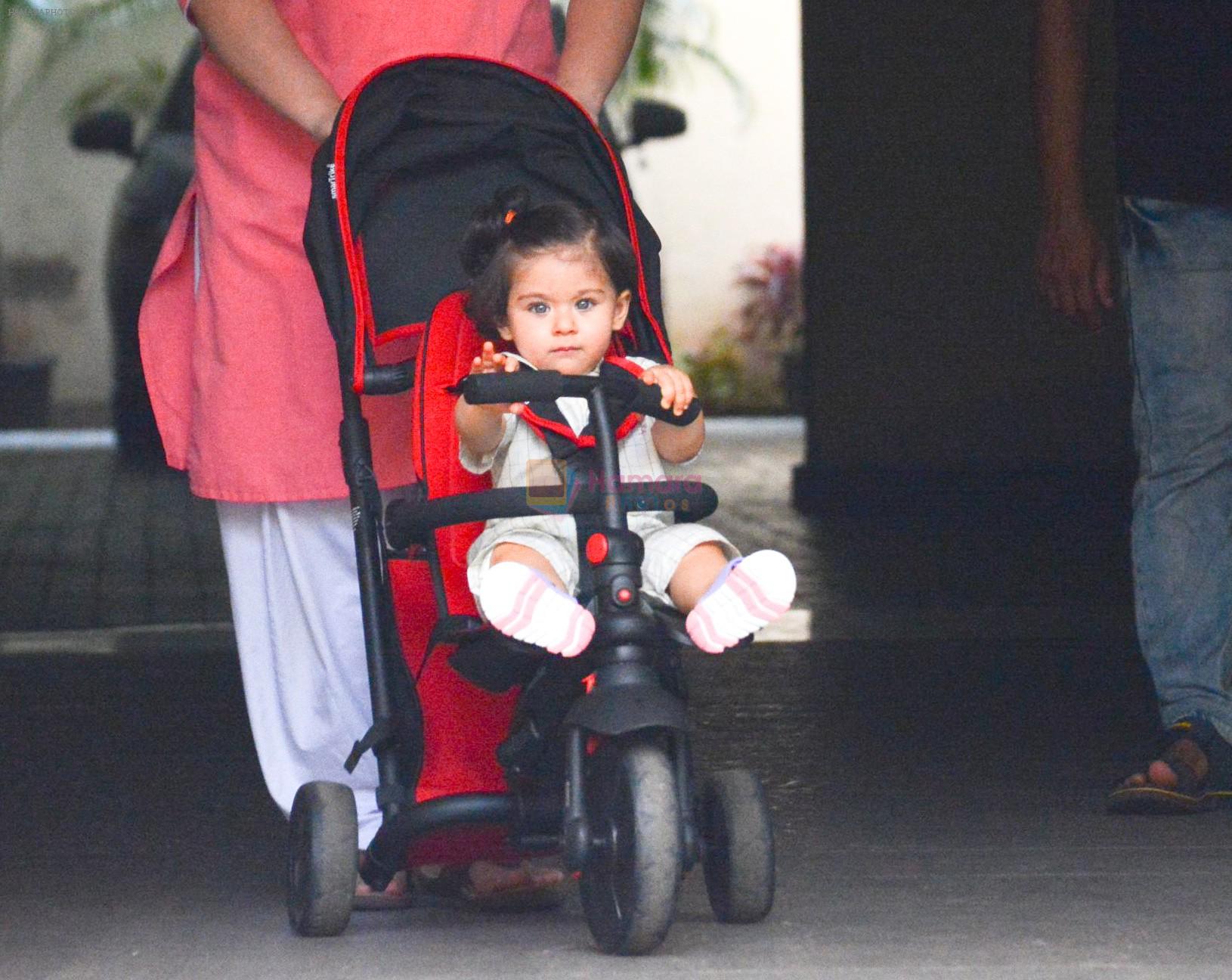 Soha Ali Khan's Daughter Inaaya Spotted At Bandra on 23rd Sept 2018