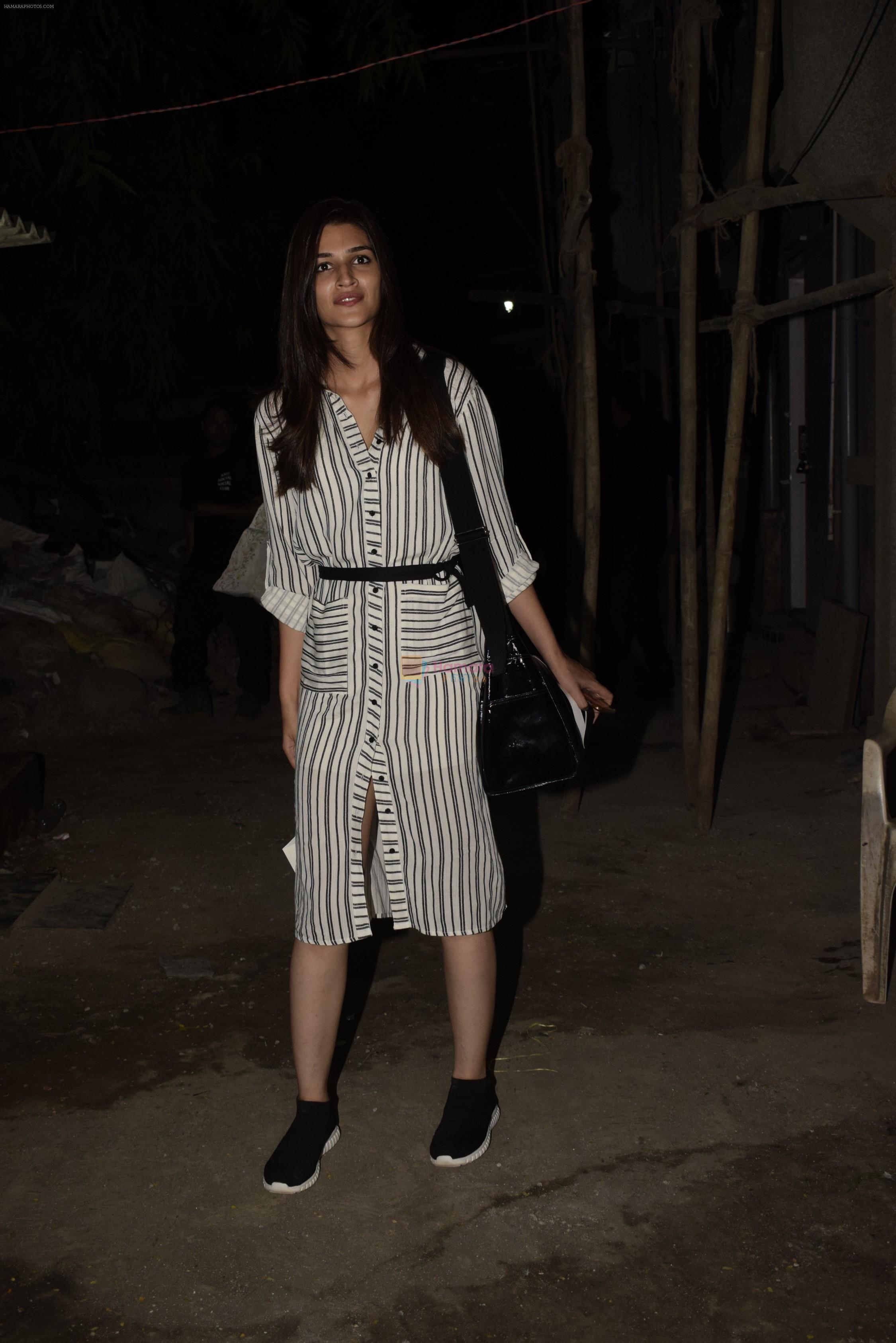 Kriti Sanon spotted at Kromakay salon in juhu on 26th Sept 2018