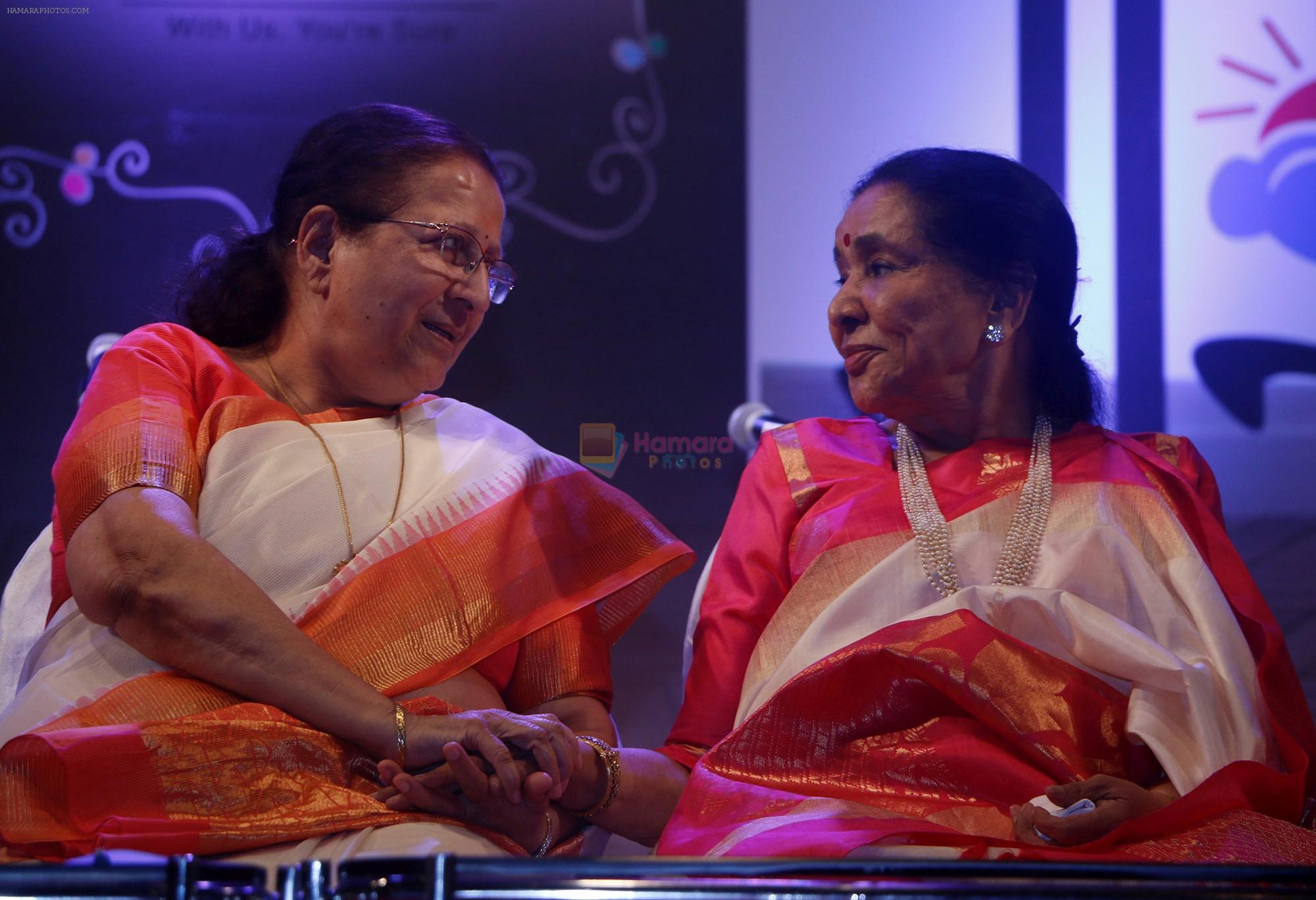 Sumitra Mahajan and Asha Bhosle at the release of Mothi Tichi Savli, a book on Lata Mangeshkar, penned by Meena Mangeshkar-Khadikar 2