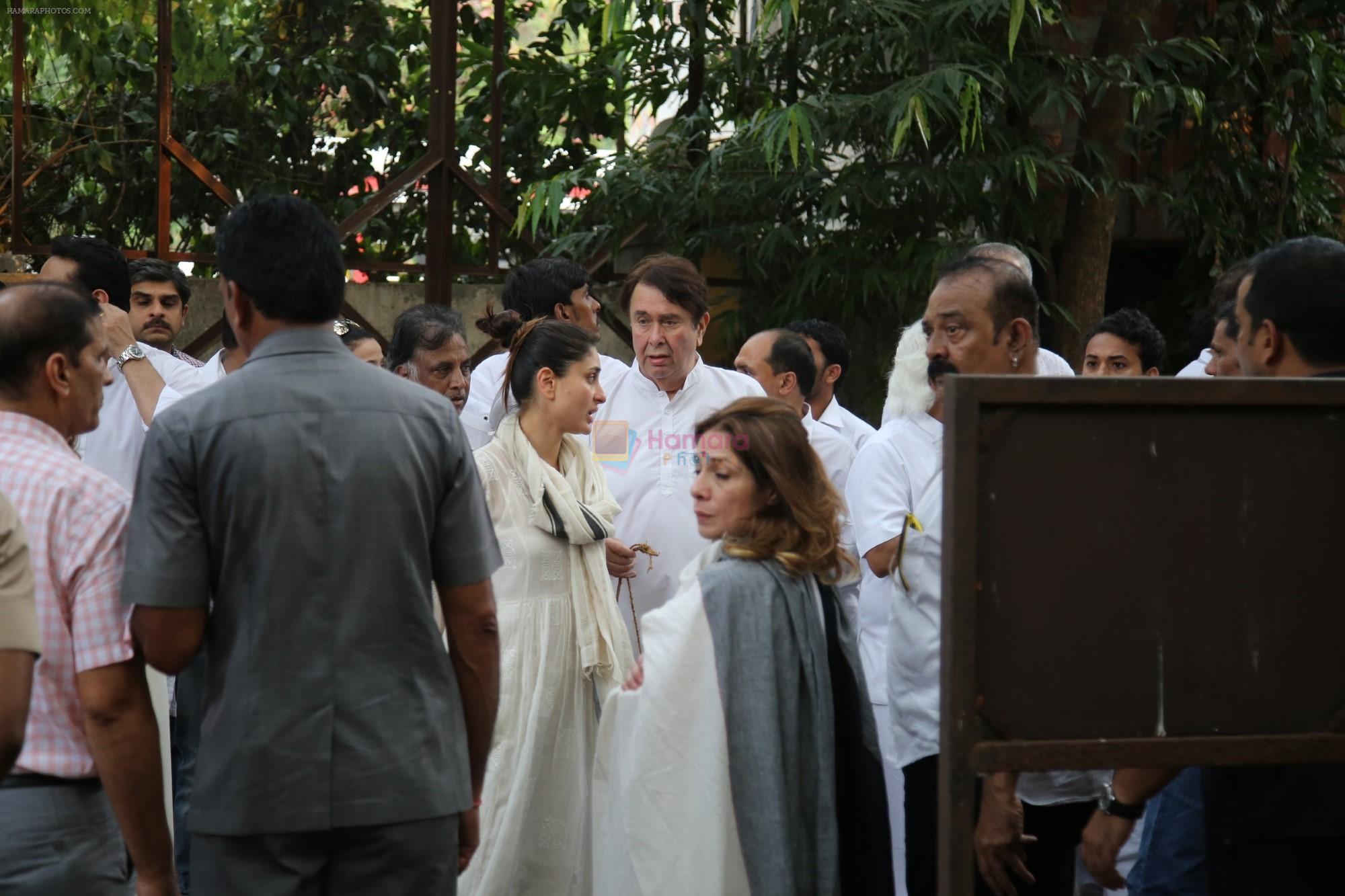 Kareena Kapoor at Krishna Raj Kapoor's funeral in Chembur on 1st Oct 2018