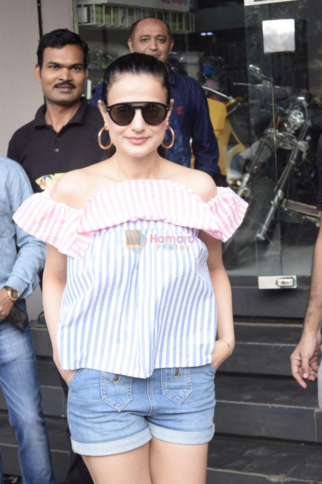 Ameesha Patel Spotted At Riders Cycle Store In Andheri on 3rd Oct 2018