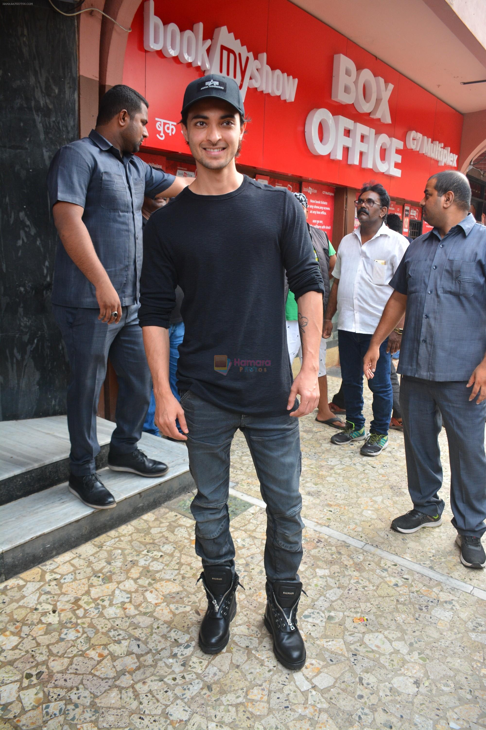 Aayush Sharma Visits Gaiety Theater In Bandra To Promote Loveyatri on 5th Oct 2018