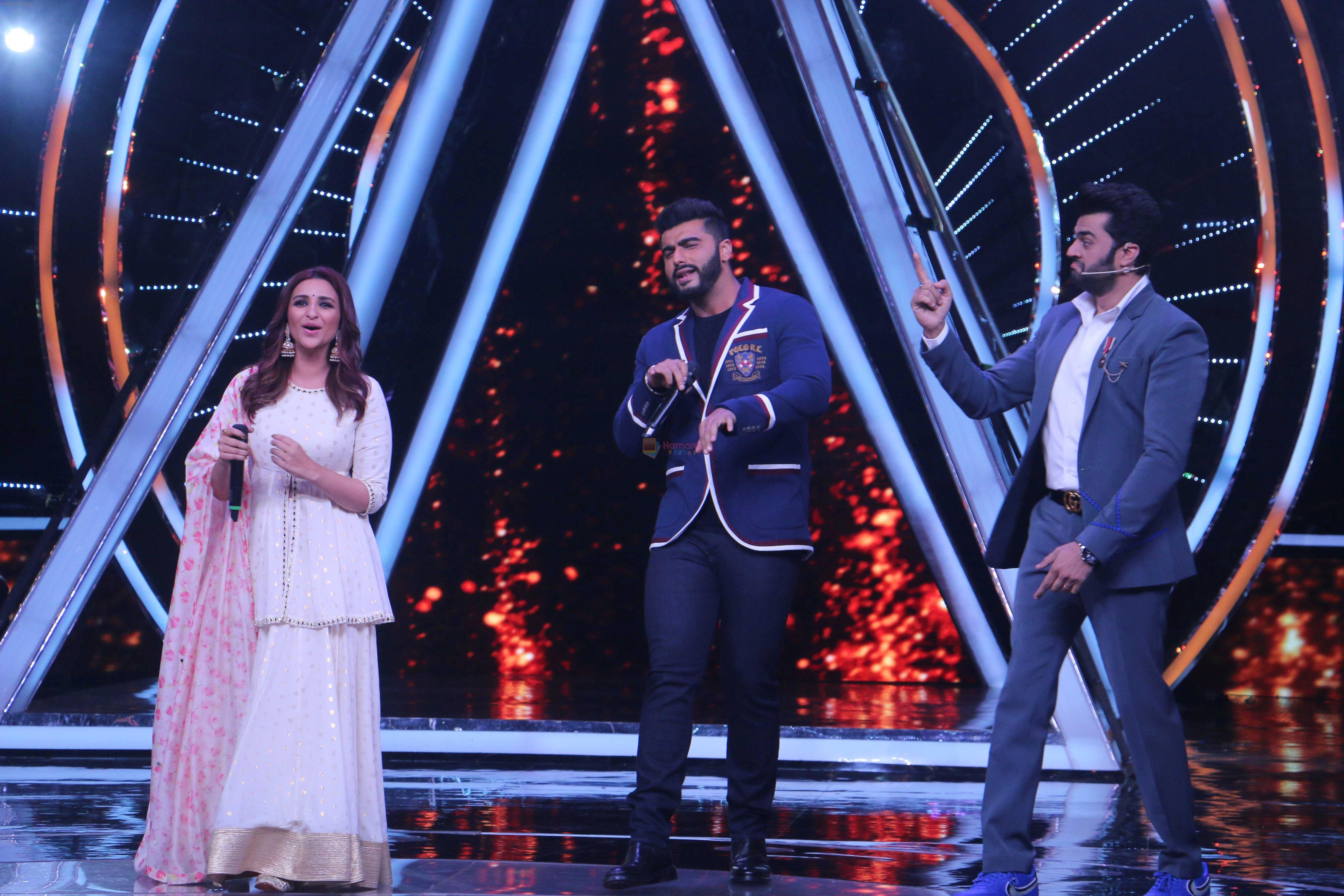 Arjun Kapoor & Parineeti Chopra on Indian Idol set at Yashraj studio in andheri on 8th Oct 2018