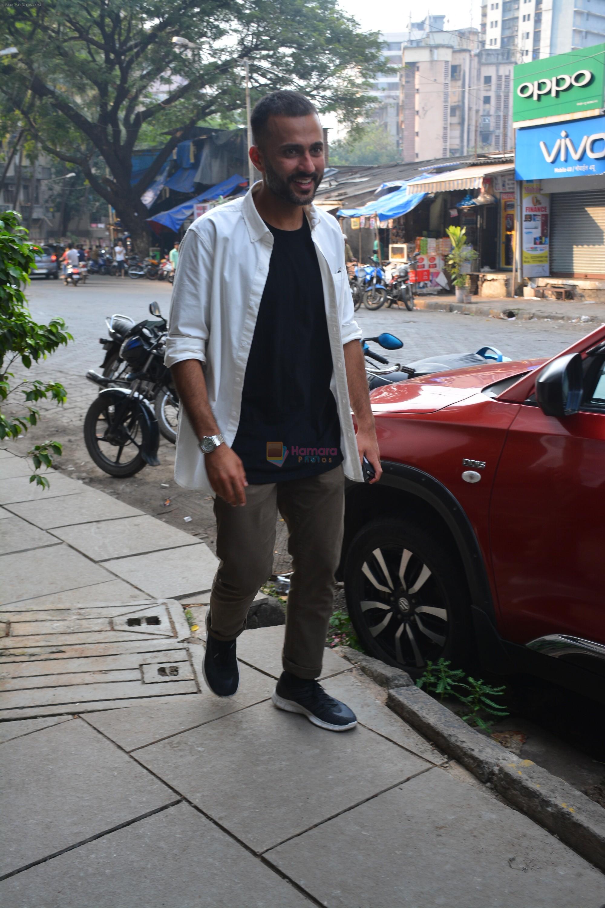 Anand Ahuja spotted at his store veg nonveg in bandra on 7th Oct 2018