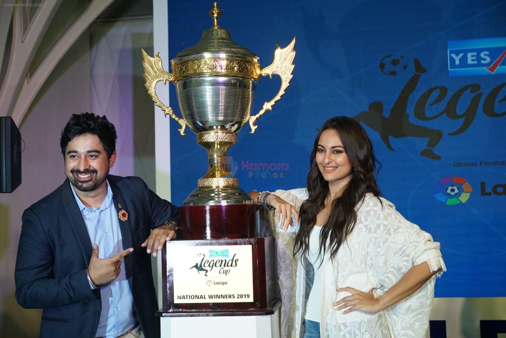 Sonakshi Sinha, Rannvijay Singh at the launch of india's largest corporate football tournament Legends Cup in Tote racecourse on 9th Oct 2018