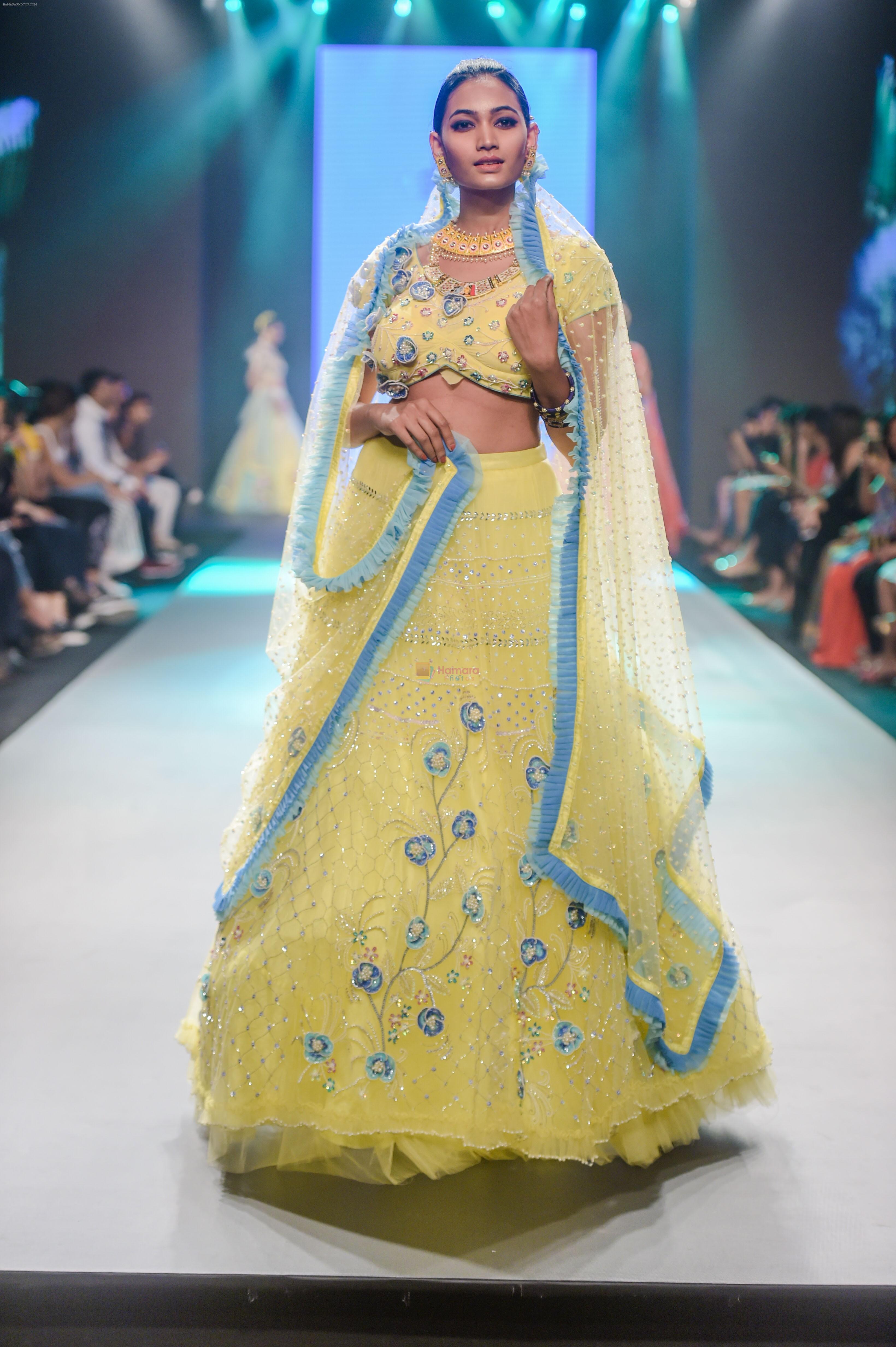 Model walk the ramp for Pallavi Madhesia Yadav at BTFW 2018 on 14th Oct 2018