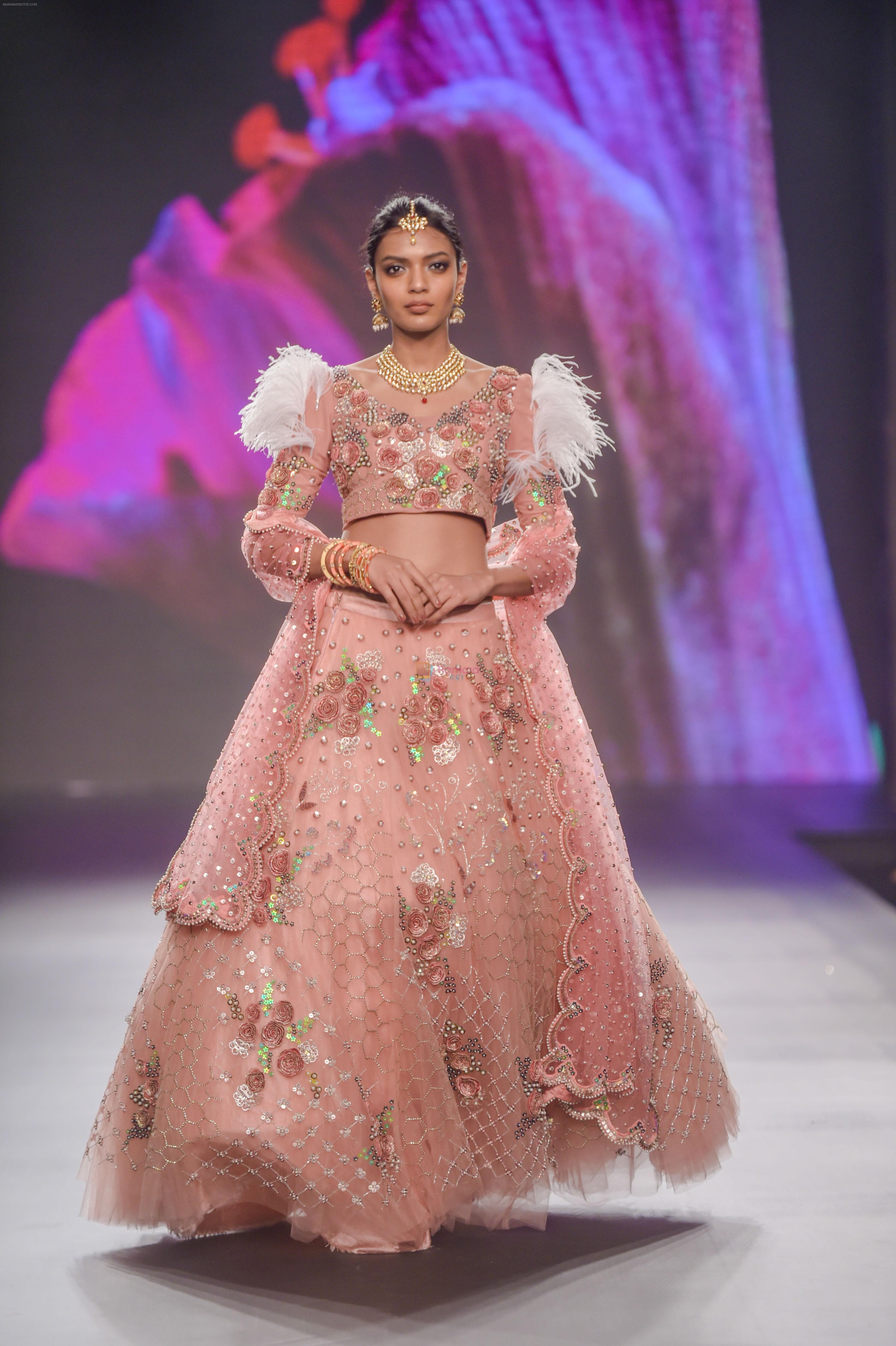 Model walk the ramp for Pallavi Madhesia Yadav at BTFW 2018 on 14th Oct 2018