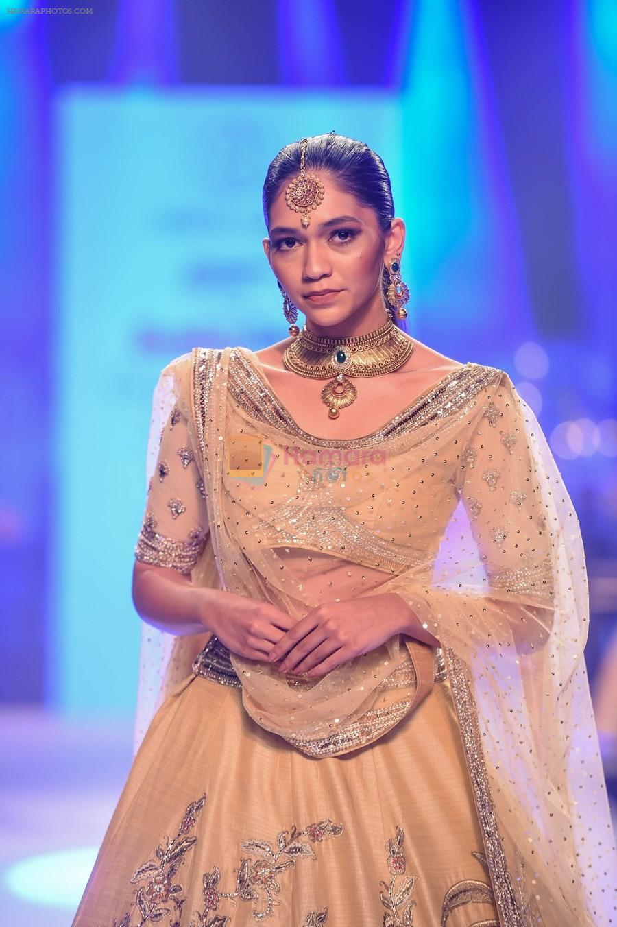 Model walk the ramp at BTFW Finale by Neeta Lulla on 15th Oct 2018