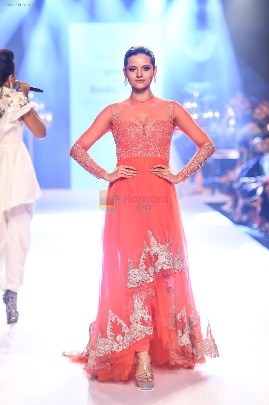 Model walk the ramp at BTFW Finale by Neeta Lulla on 15th Oct 2018