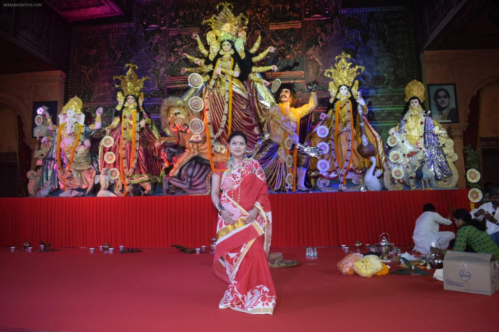 Sharbani mukharjee at Durga Puja in vile Parle on 15th Oct 2018
