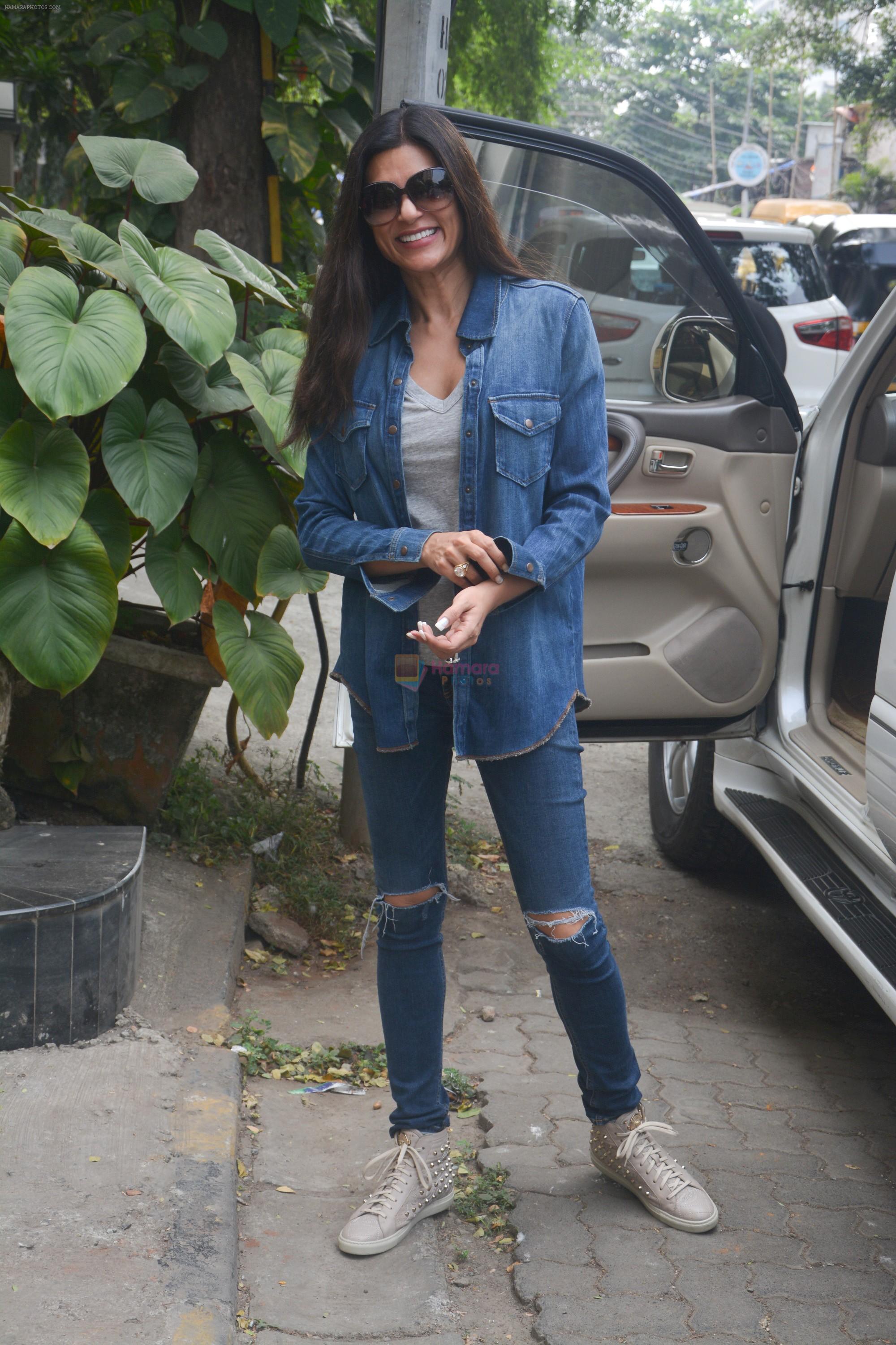 Sushmita Sen Spotted At Bandra on 17th Oct 2018