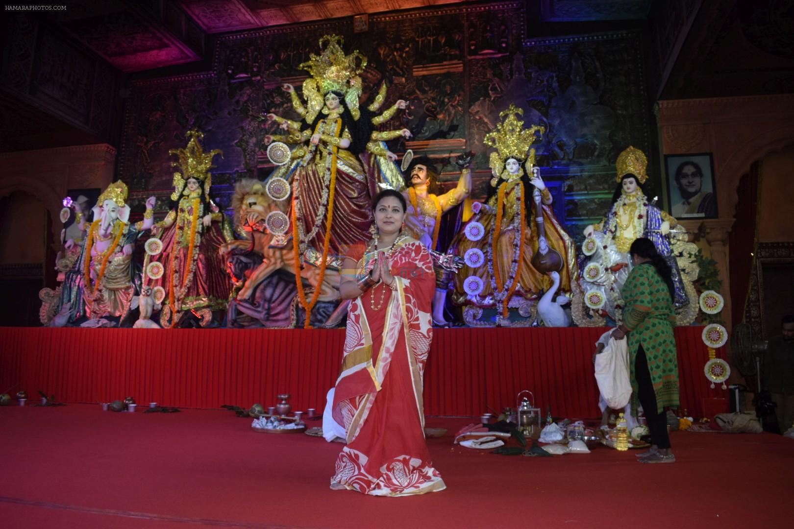 Sharbani mukharjee at Durga Puja in vile Parle on 16th Oct 2018