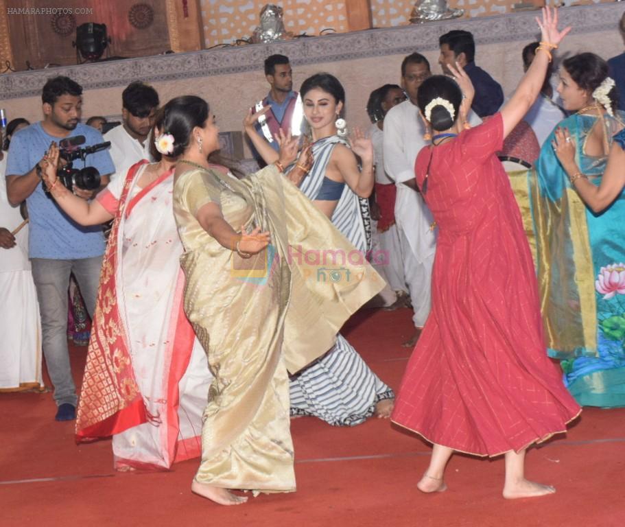 Mouni Roy At The North Bombay Sarbhojanik Durga Puja In Vile Parle on 18thOct 2018