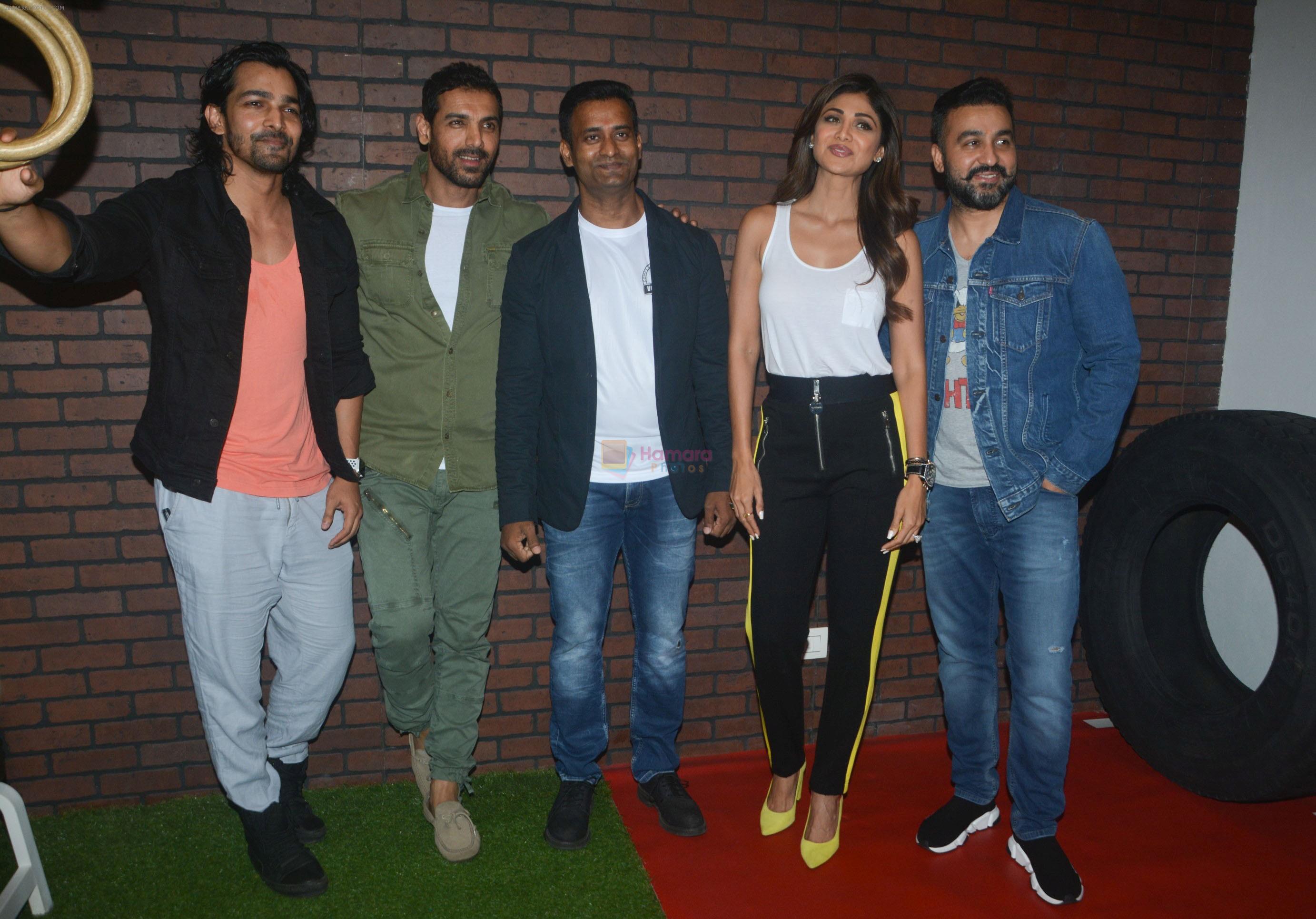 John Abraham, Shilpa Shetty at the launch of Vinod Channa's VC Fitness in khar on 18th Oct 2018