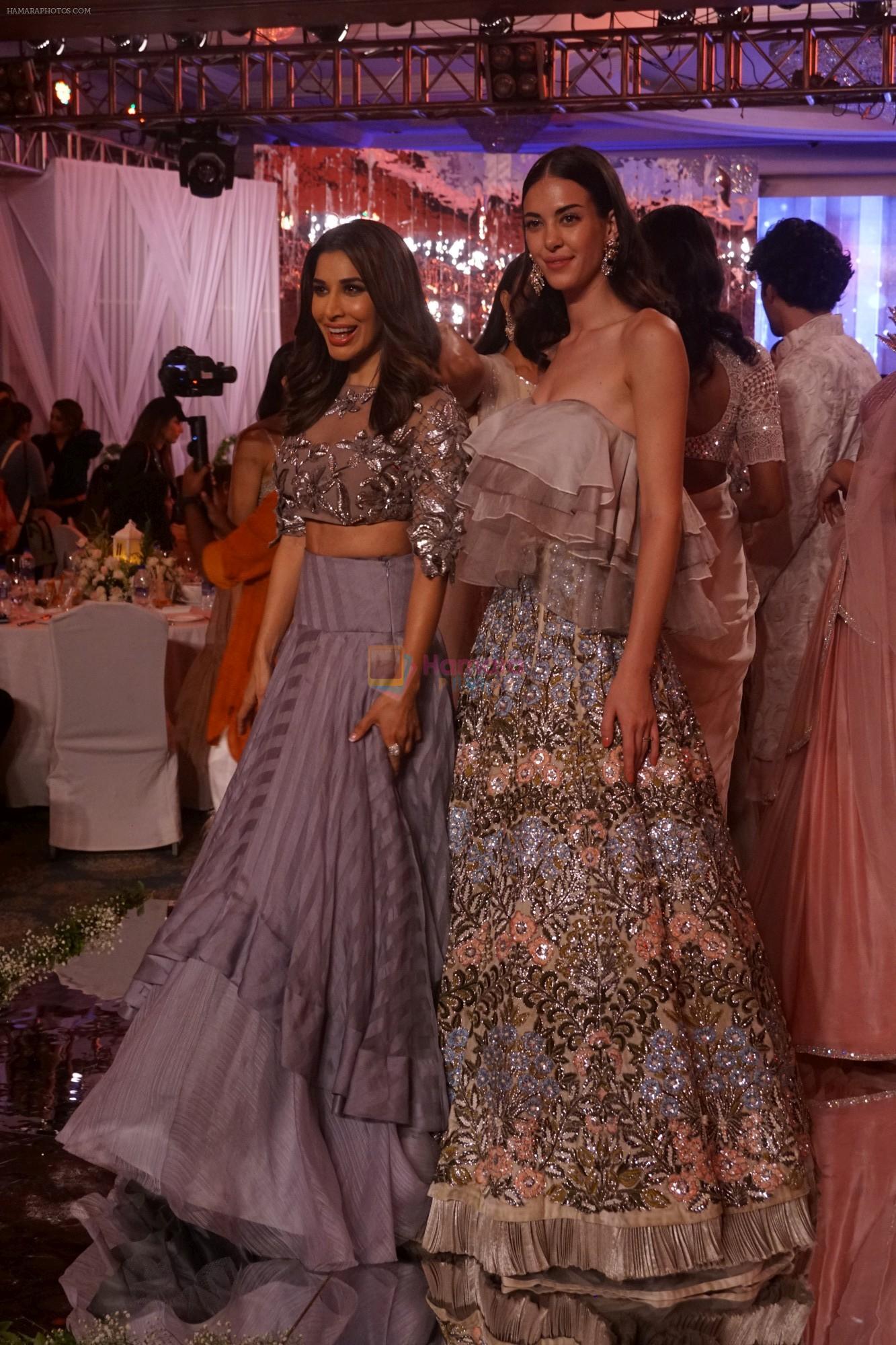 Sophie Choudry at Manish Malhotra's Buy Now,See Now Collection on 25th Oct 2018