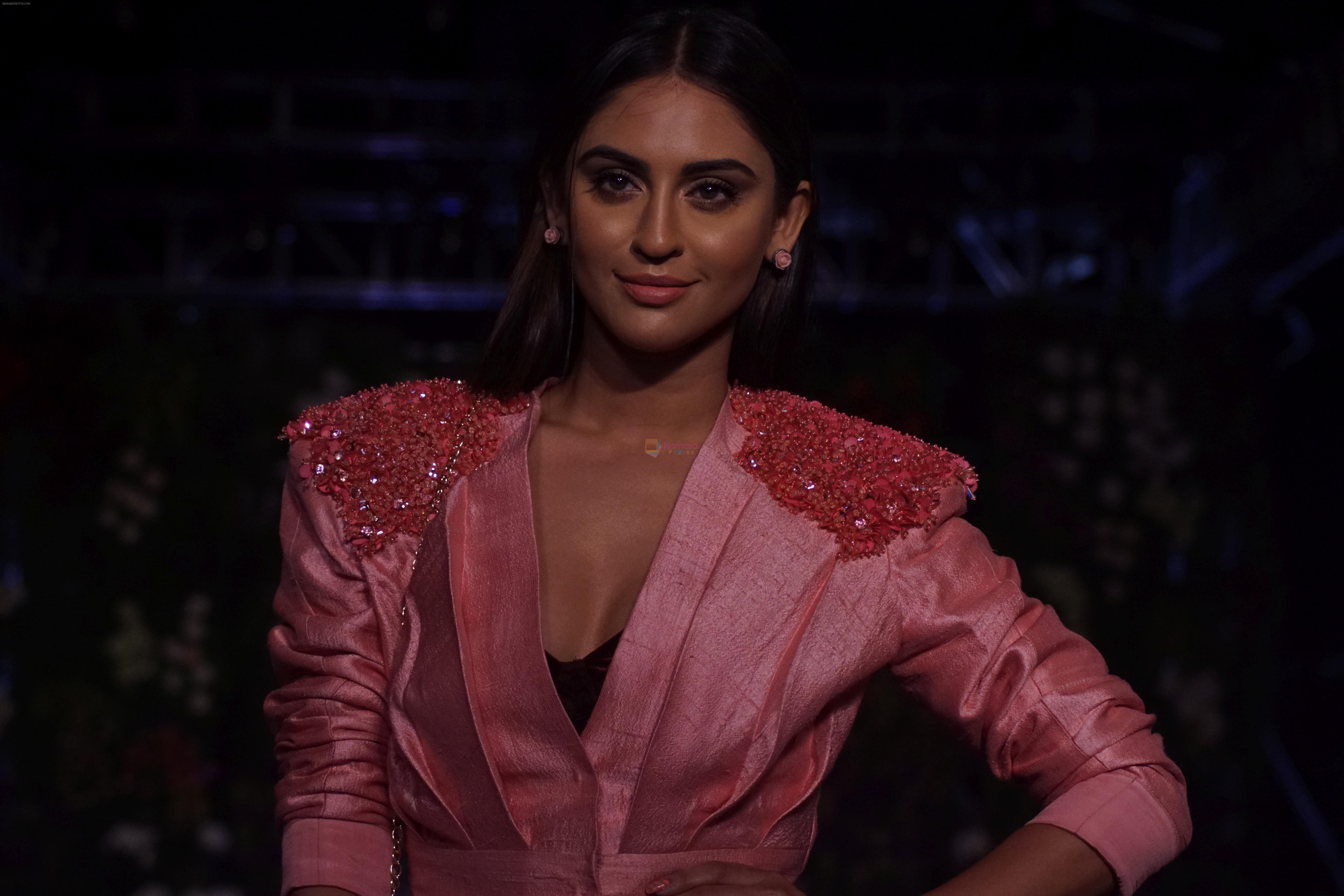 Krystle D�souza Walk The Ramp at The Wedding Junction Show on 27th Oct 2018