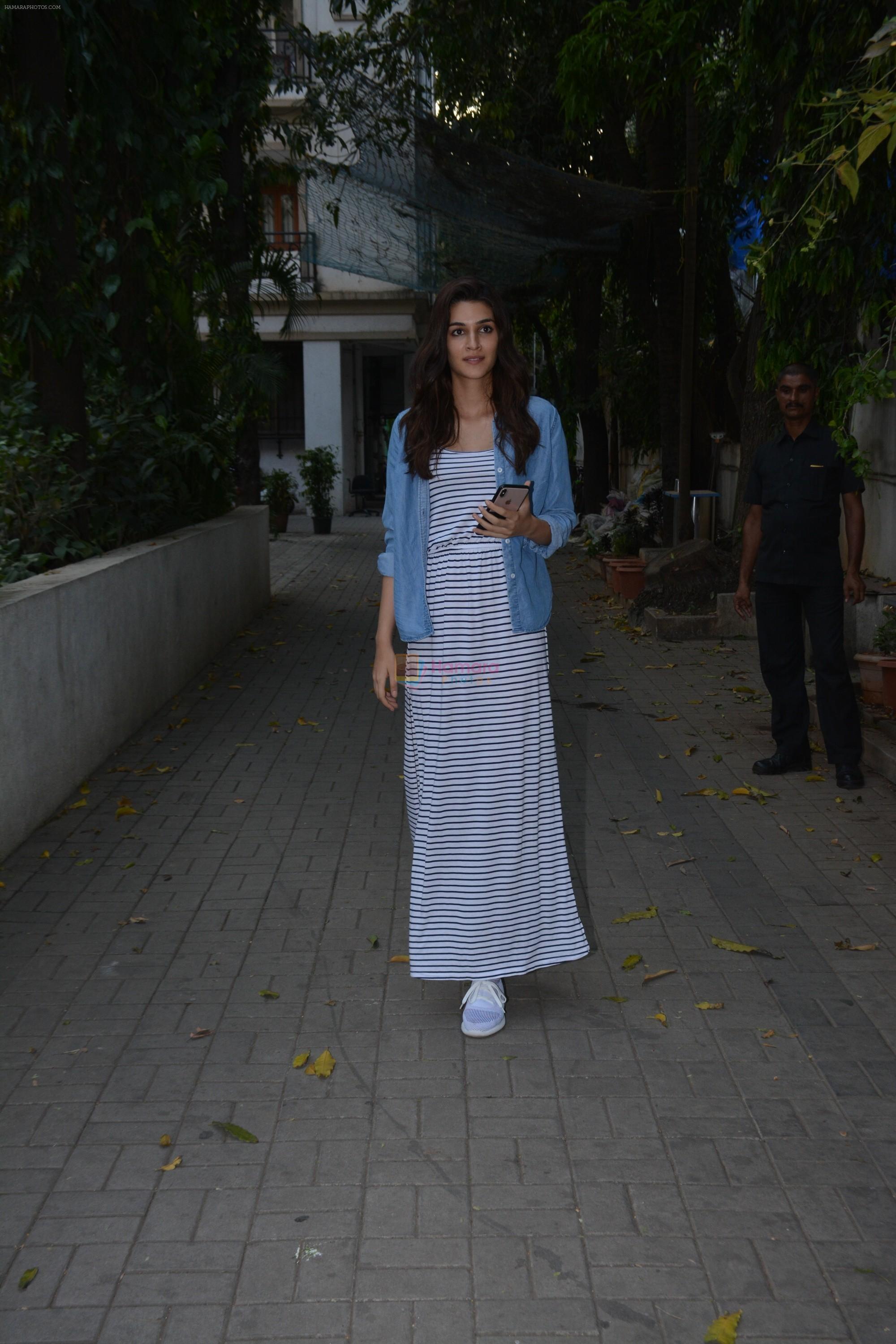 Kriti Sanon spotted at Maddock films office in bandra on 30th Oct 2018