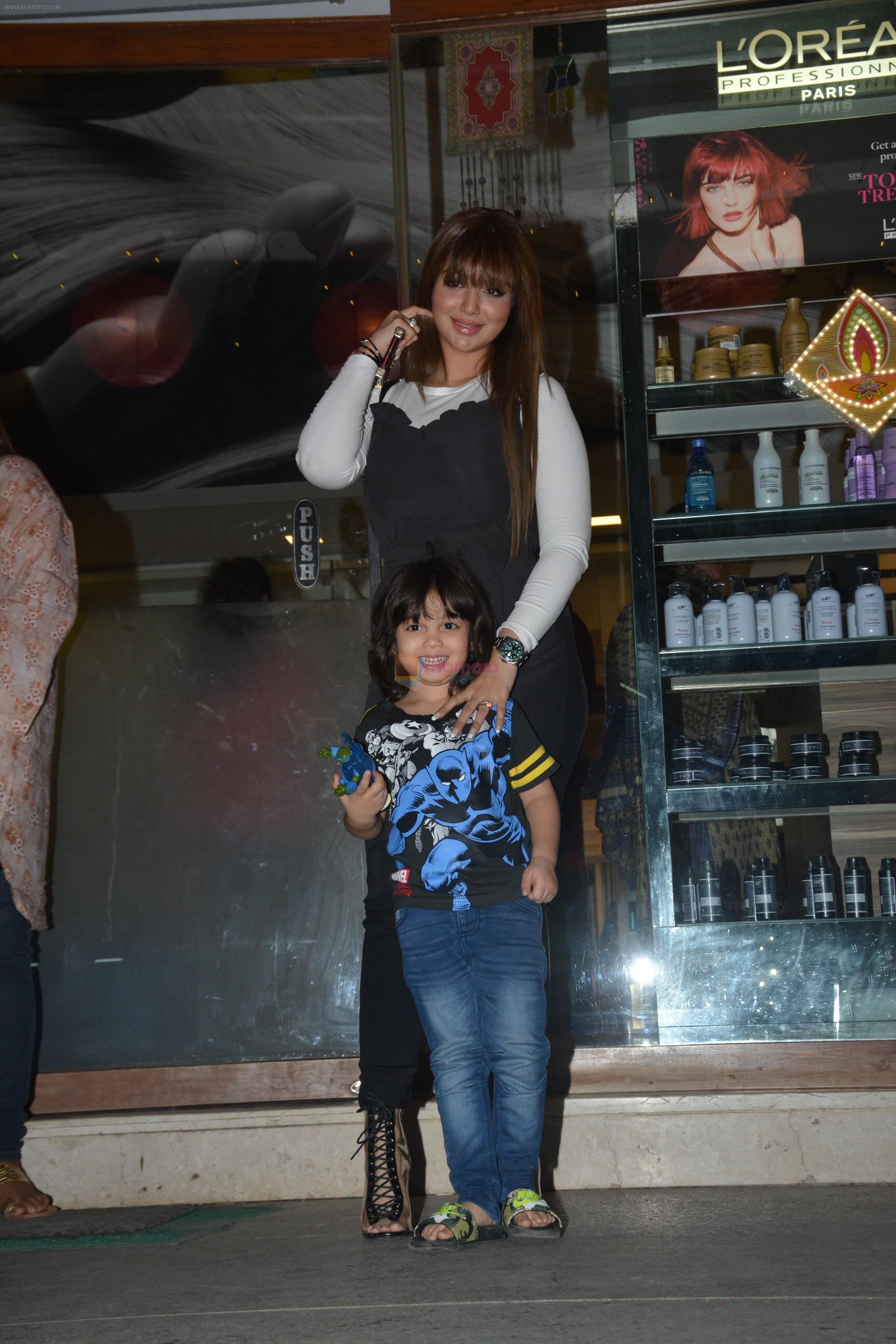 Ayesha Takia Spotted With Son At Freeda Salon In Bandra on 31st Oct 2018