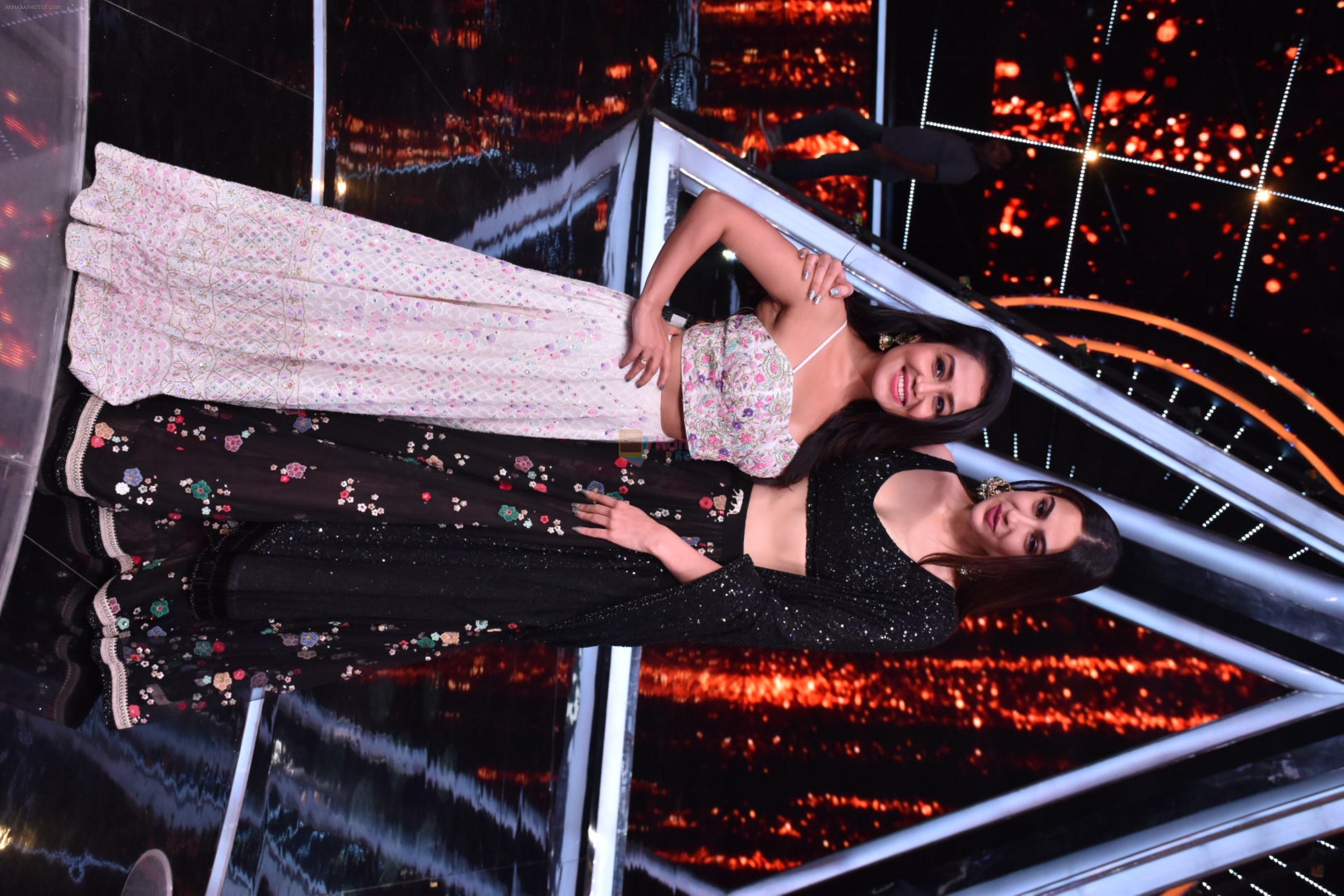 Sara ali khan,Neha Kakkar at Indian Idol 10 on 12th Nov 2018