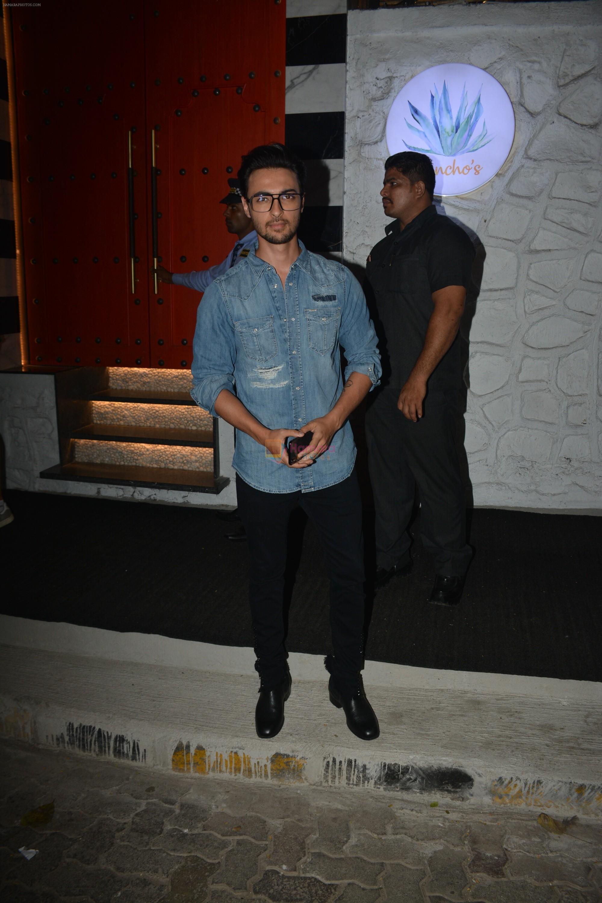 Aayush Sharma With Family Spotted At Sanchos In Bandra on 22nd Nov 2018