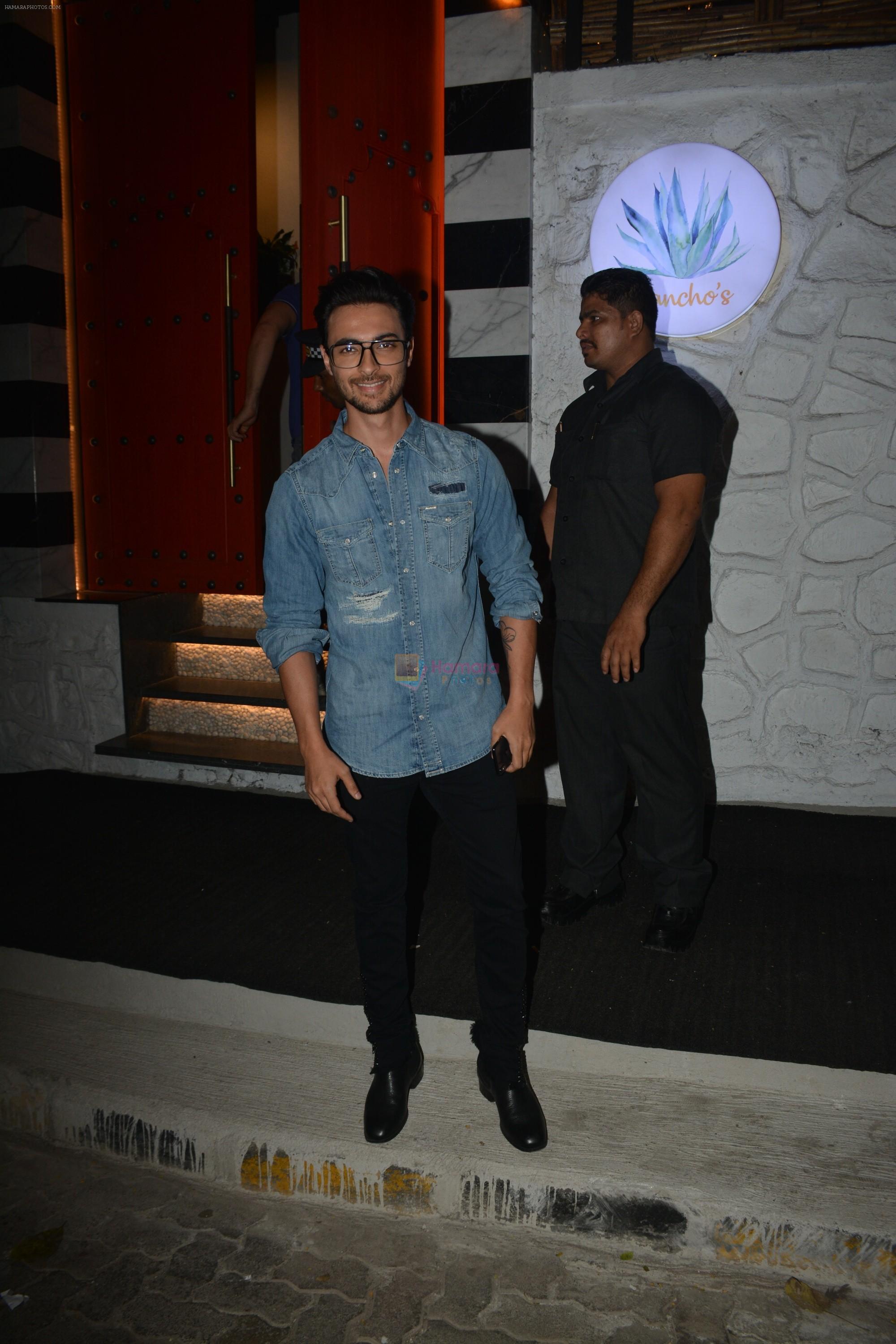 Aayush Sharma With Family Spotted At Sanchos In Bandra on 22nd Nov 2018