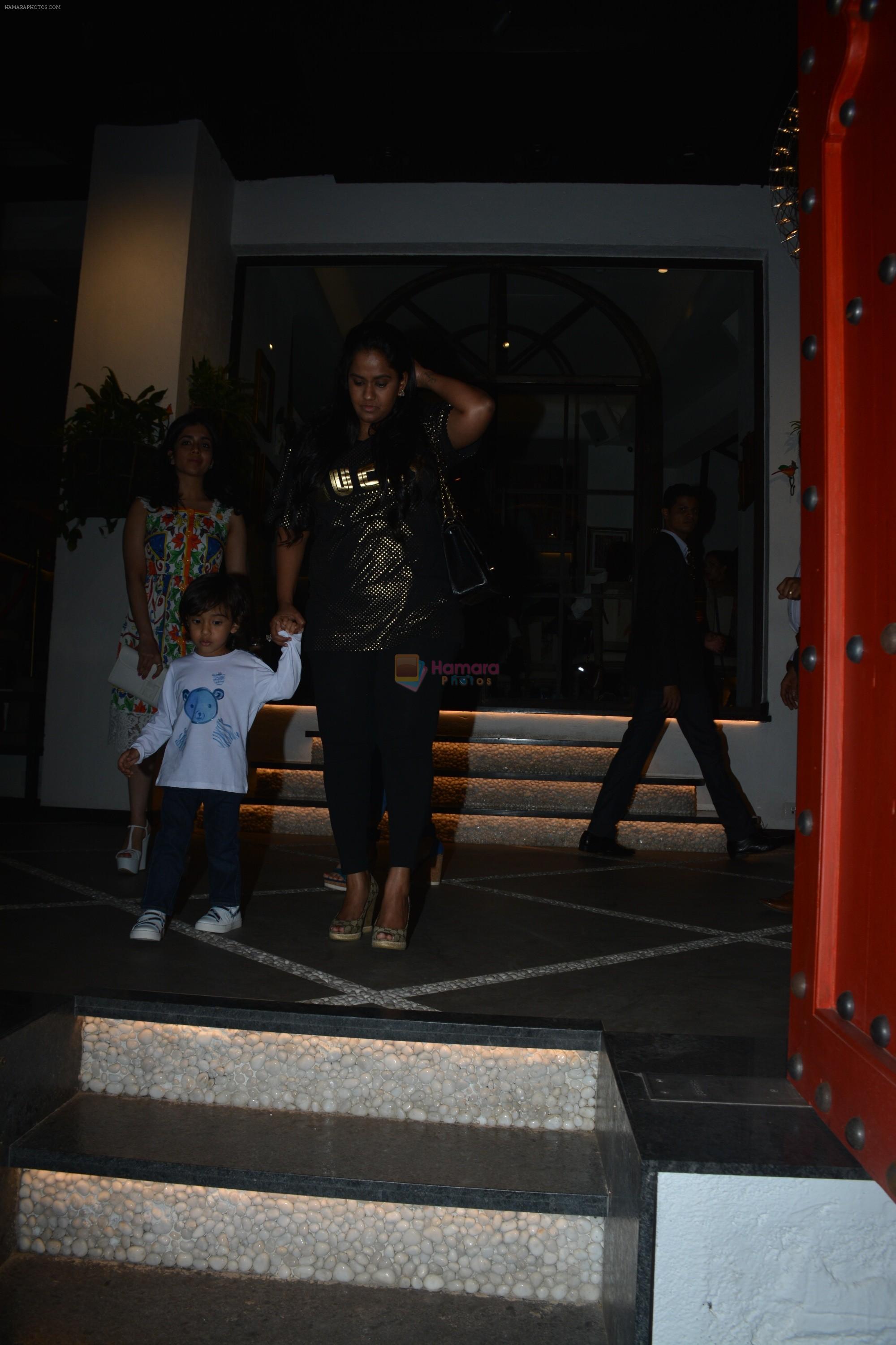 Arpita Khan With Family Spotted At Sanchos In Bandra on 22nd Nov 2018