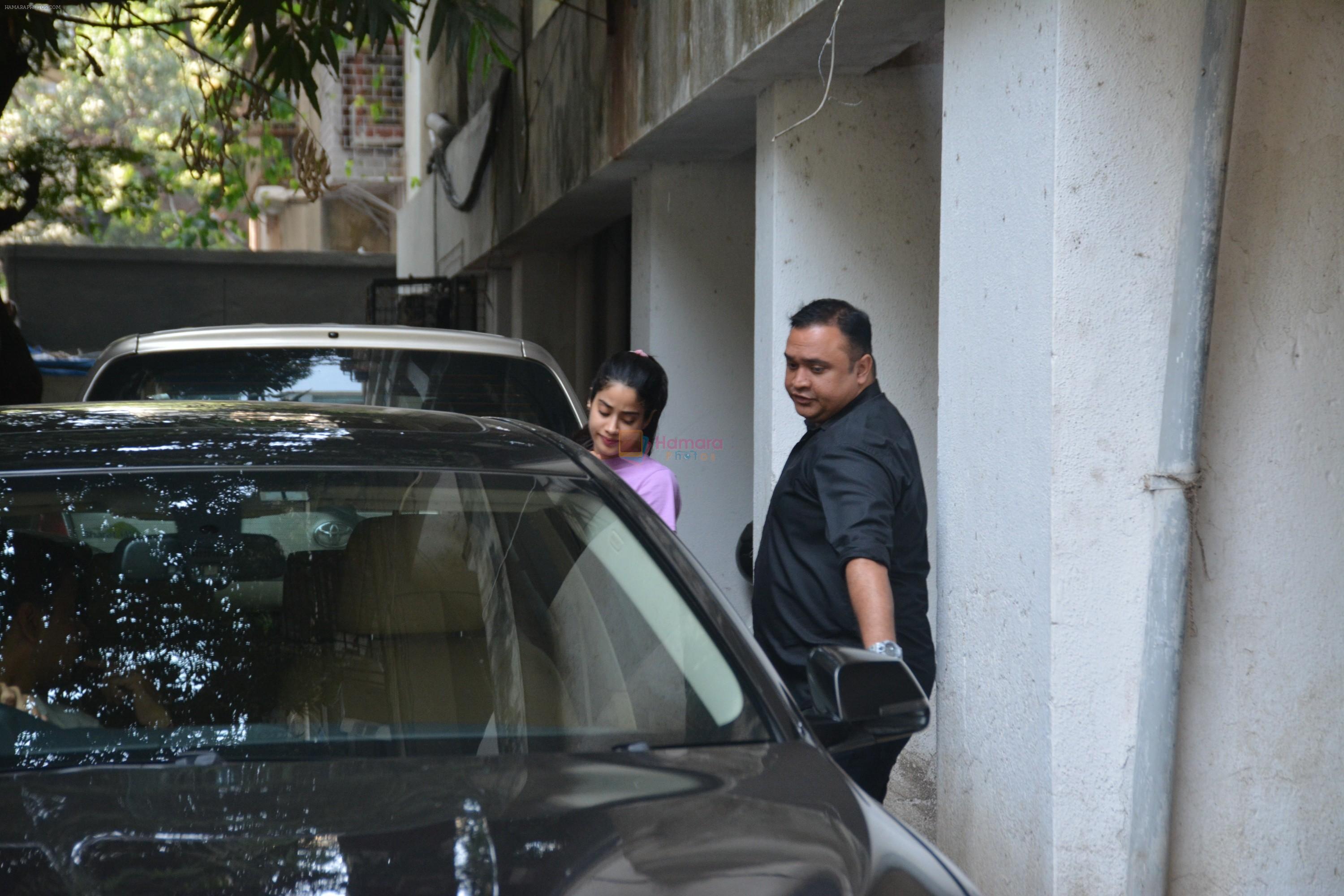 Janhvi Kapoor spotted at a clinic in bandra on 25th Nov 2018