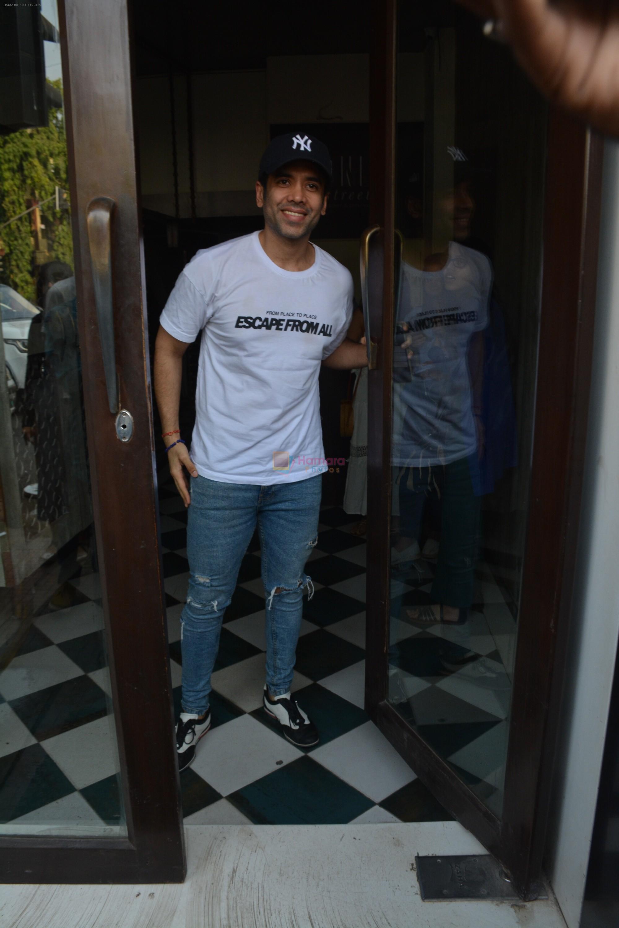 Tusshar Kapoor Spotted At Bastian In Bandra on 2nd Dec 2018