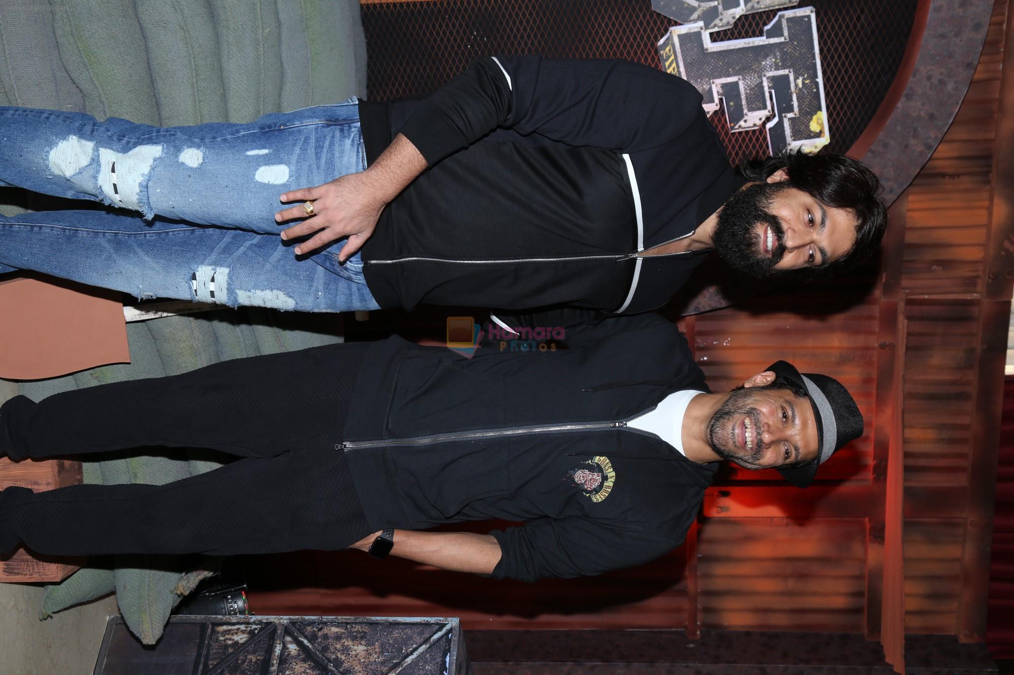 Farhan Akhtar, Yash at the Trailer Launch Of Film KGF on 5th Nov 2018