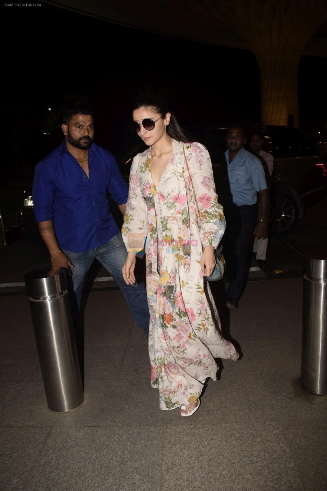 Alia Bhatt Spotted At Airport on 9th Dec 2018