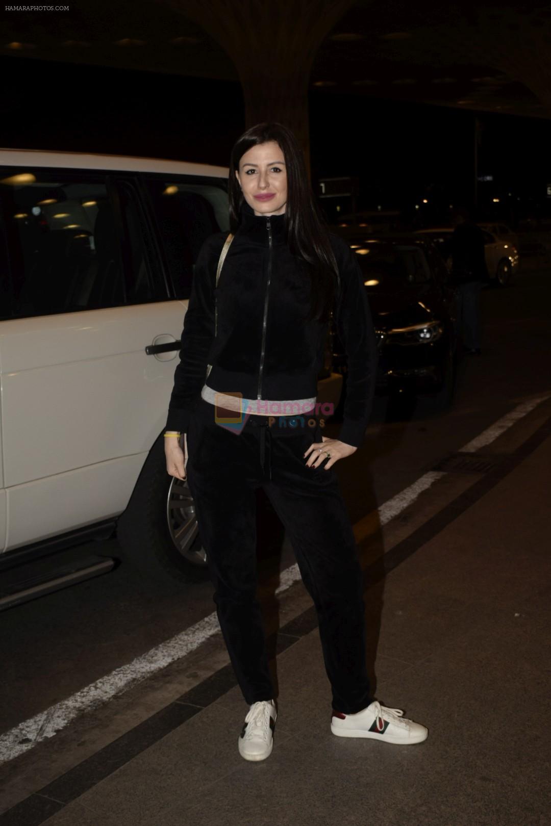Giorgia Adriani Spotted At Airport on 9th Dec 2018