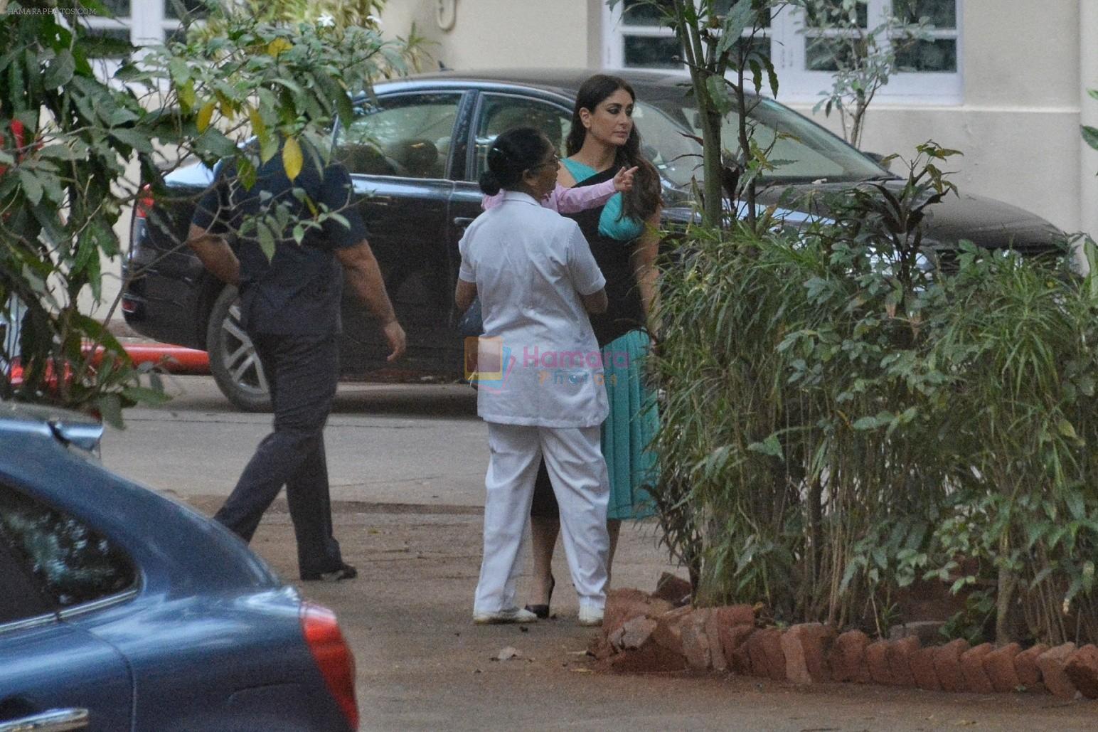 Kareena Kapoor, Taimur spotted at Mehboob Studio in bandra on 11th Dec 2018