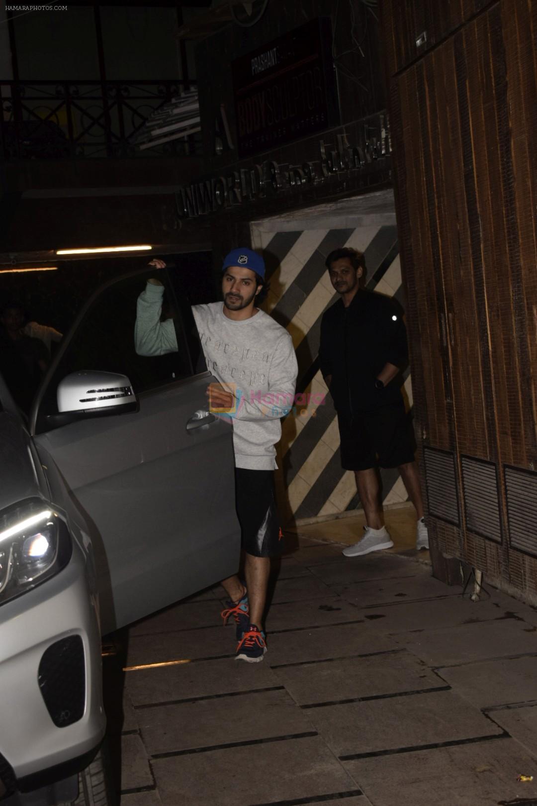 Varun Dhawan Spotted At Spotted At Gym Juhu on 11th Dec 2018