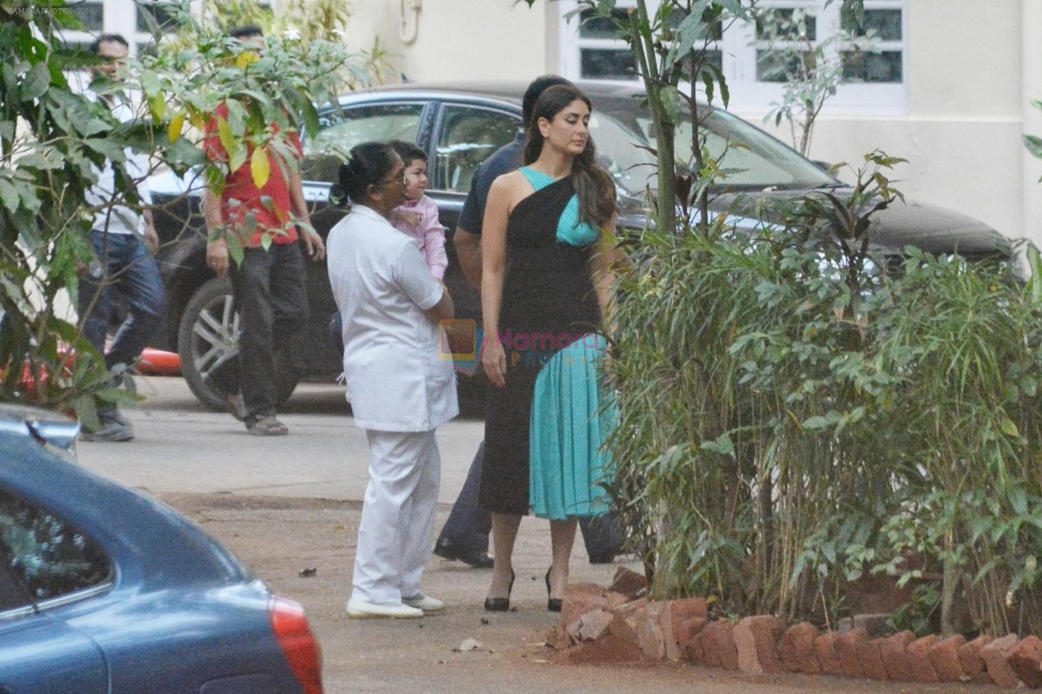 Kareena Kapoor, Taimur spotted at Mehboob Studio in bandra on 11th Dec 2018