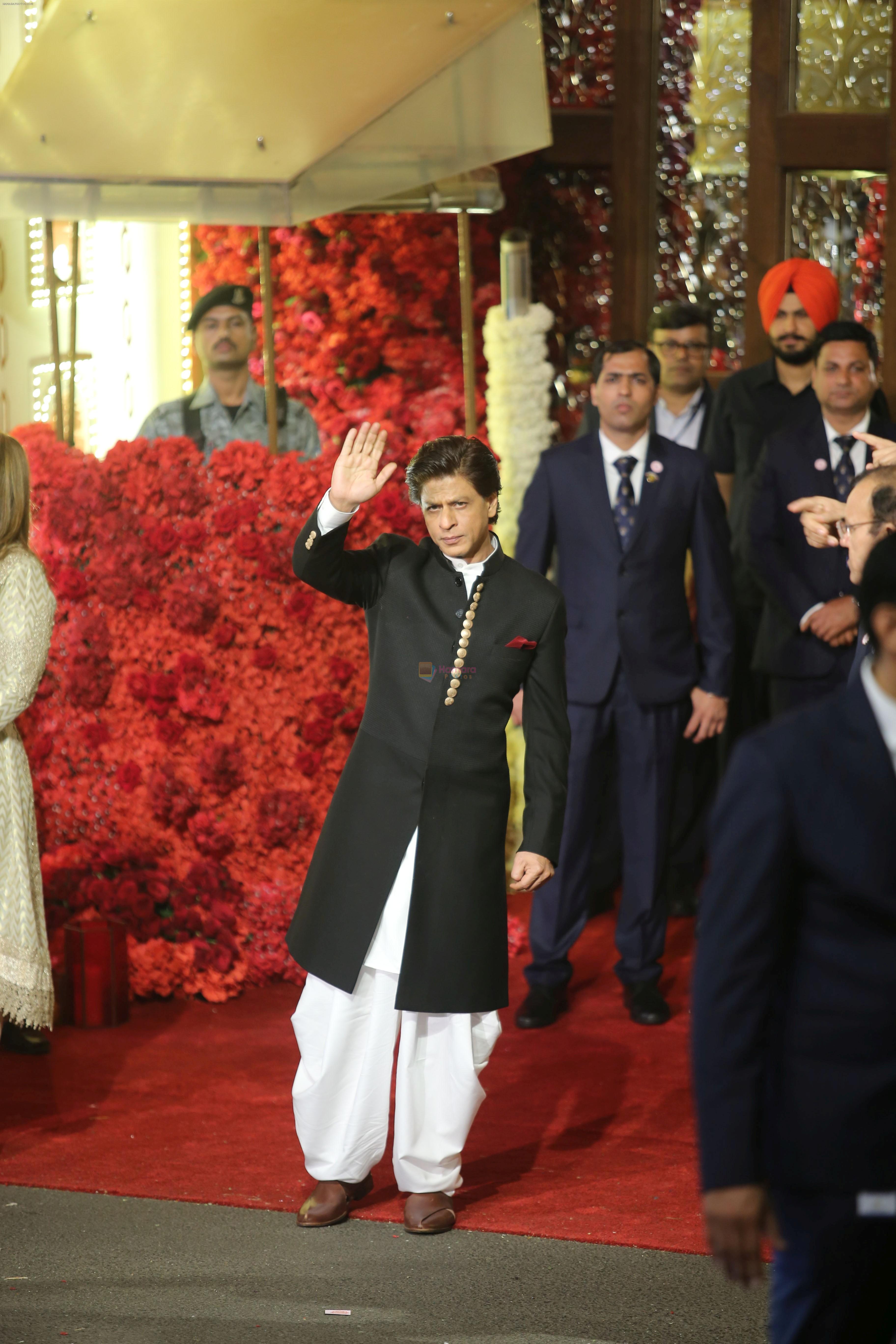 Shah Rukh Khan at Isha Ambani and Anand Piramal's wedding on 12th Dec 2018