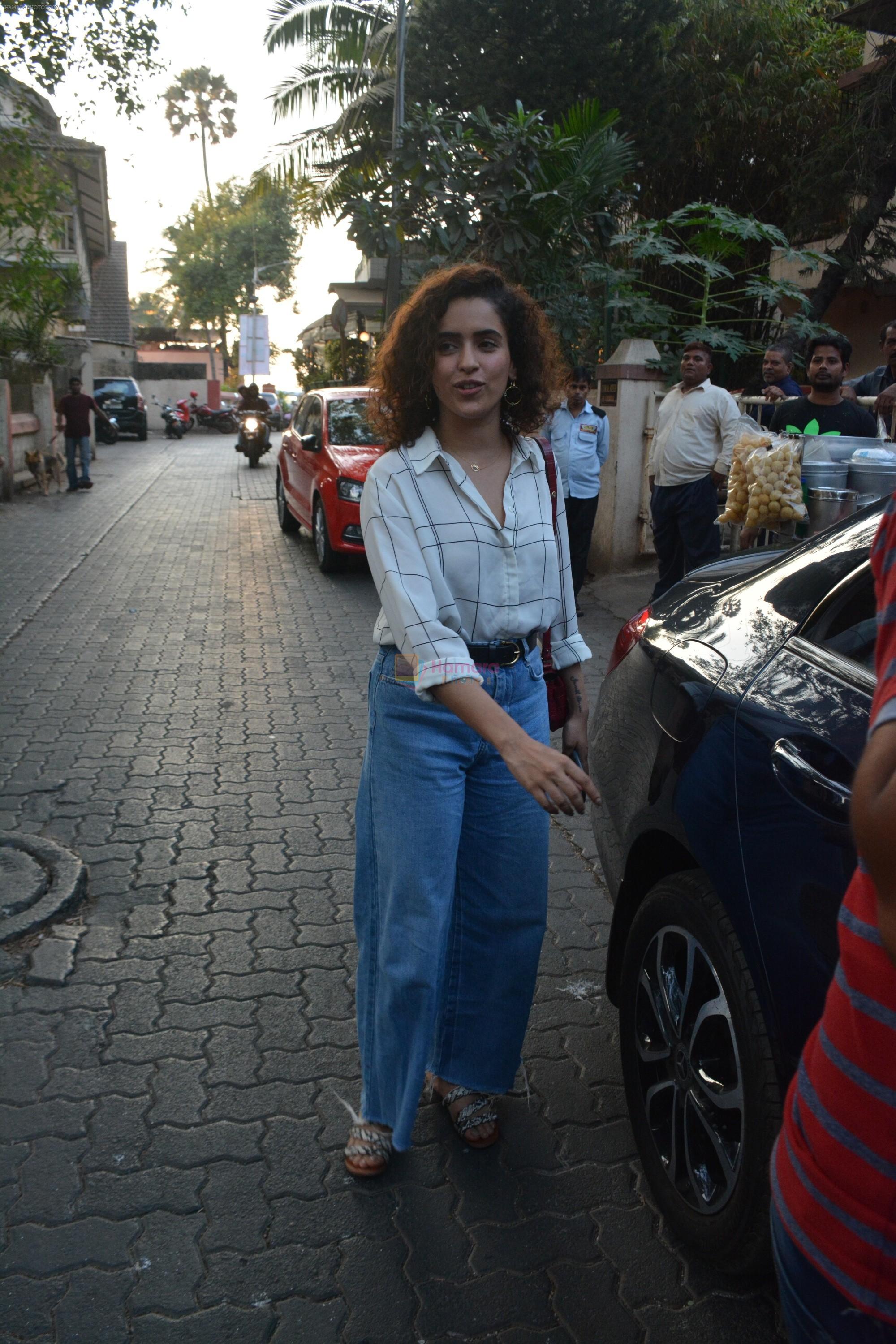Sanya Malhotra Spotted At Bandra on 12th Dec 2018