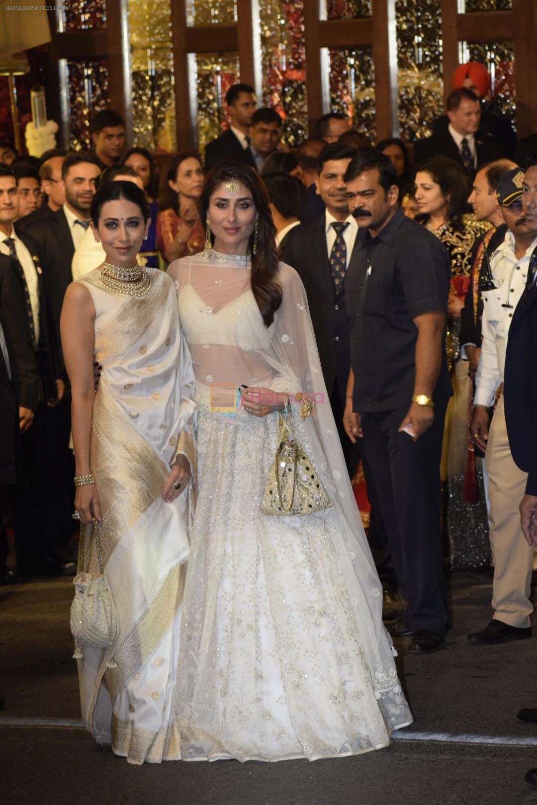 Kareena Kapoor, Karisma Kapoor at Isha Ambani and Anand Piramal's wedding on 12th Dec 2018