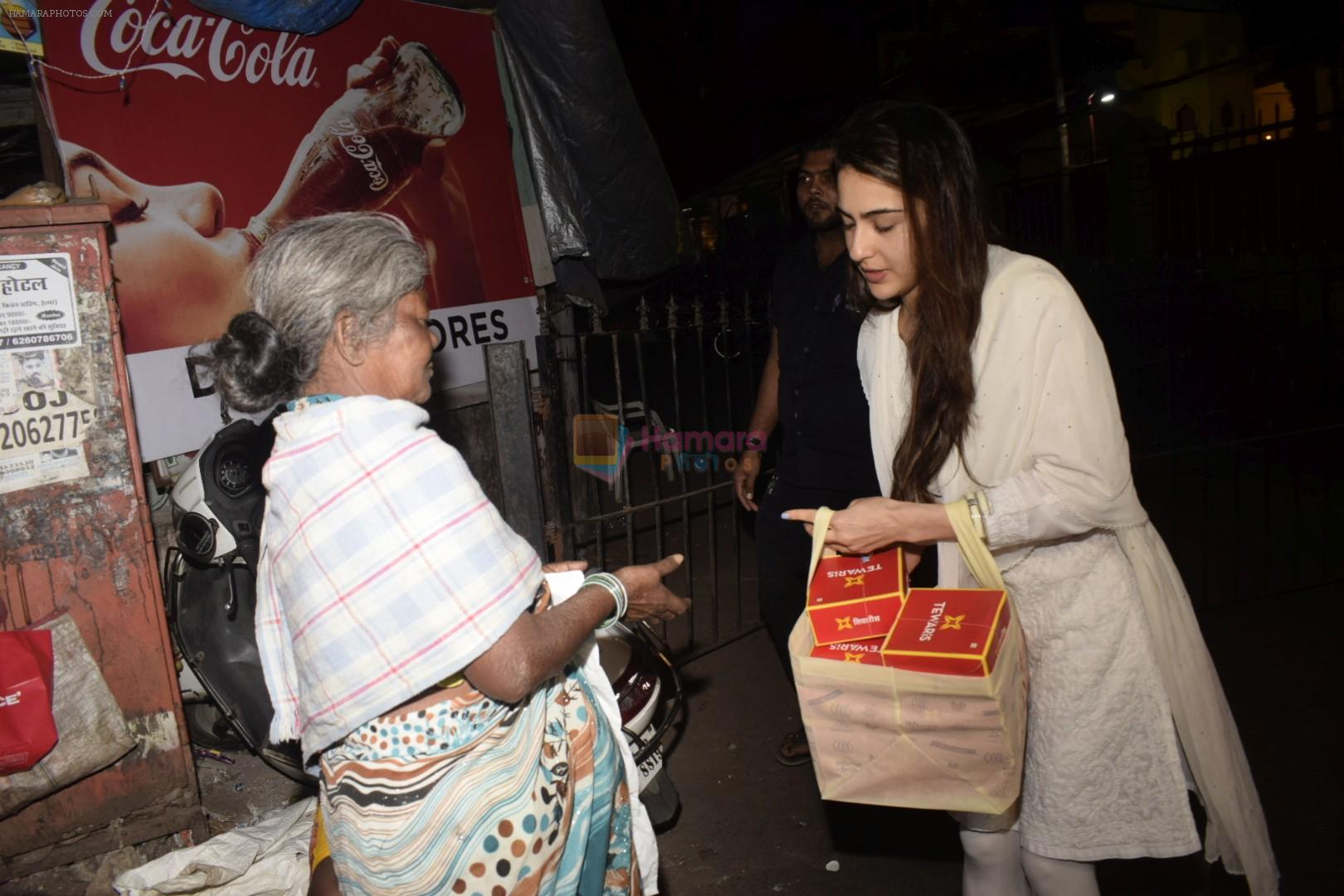 Sara Ali Khan spotted at Mukteshwar temple in juhu on 29th Dec 2018