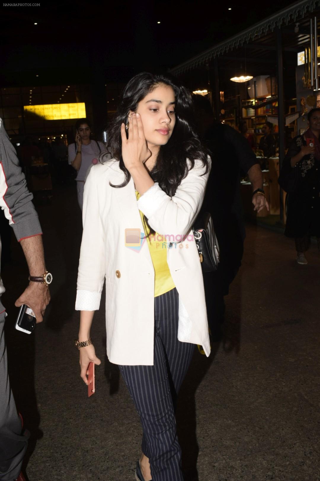 Janhvi Kapoor spotted at airport in andheri on 29th Dec 2018